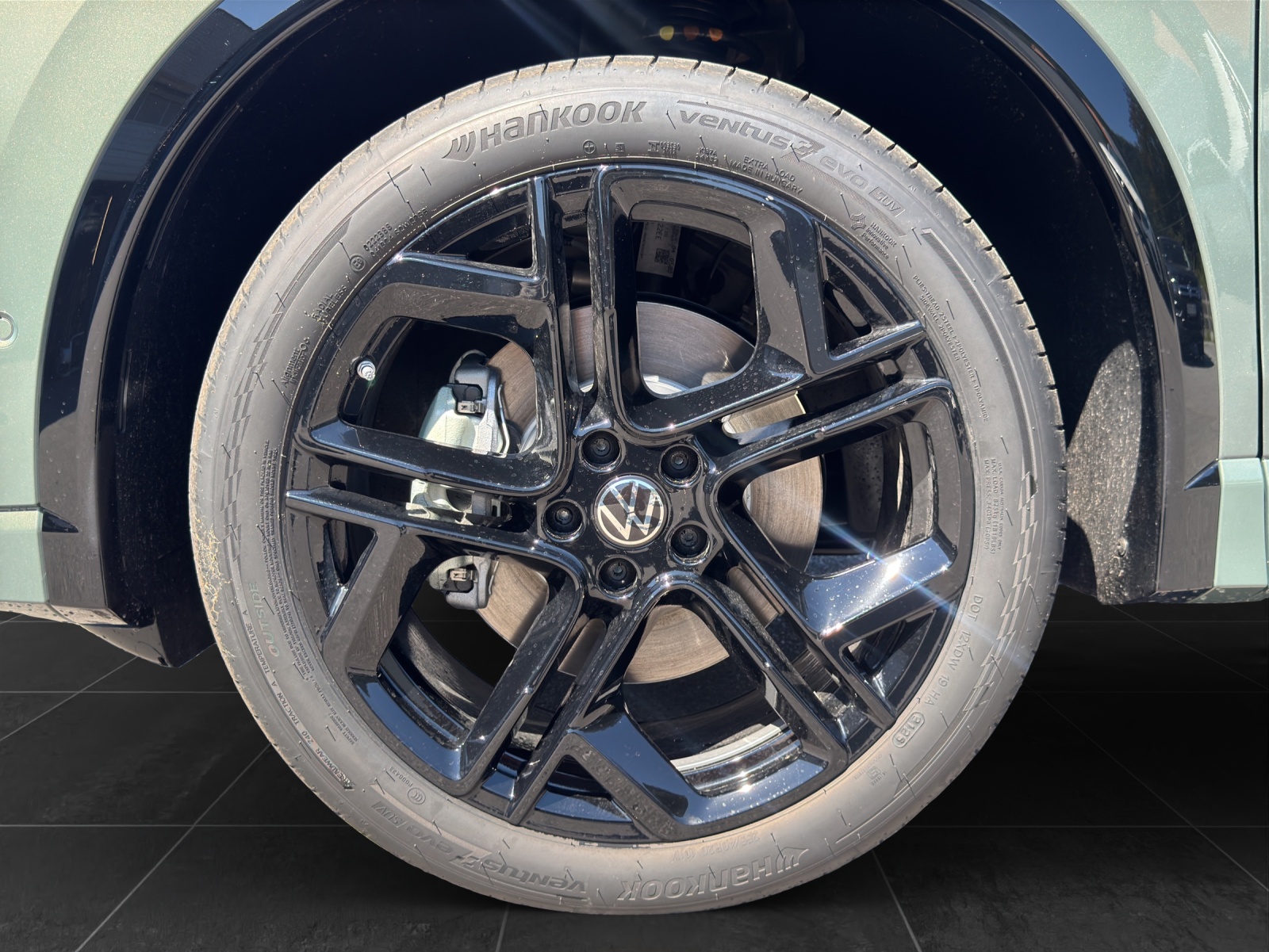 VW Tiguan 2.0 TDI SCR R-Line 4Motion DSG-image-13