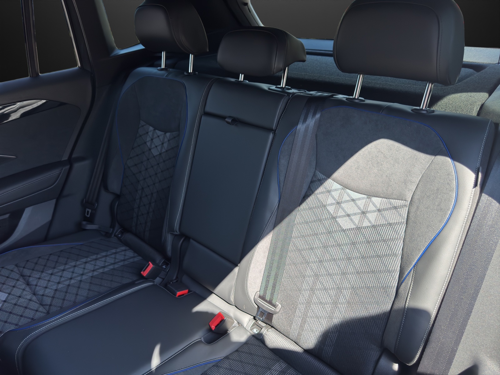 VW Tiguan 2.0 TDI SCR R-Line 4Motion DSG-image-8