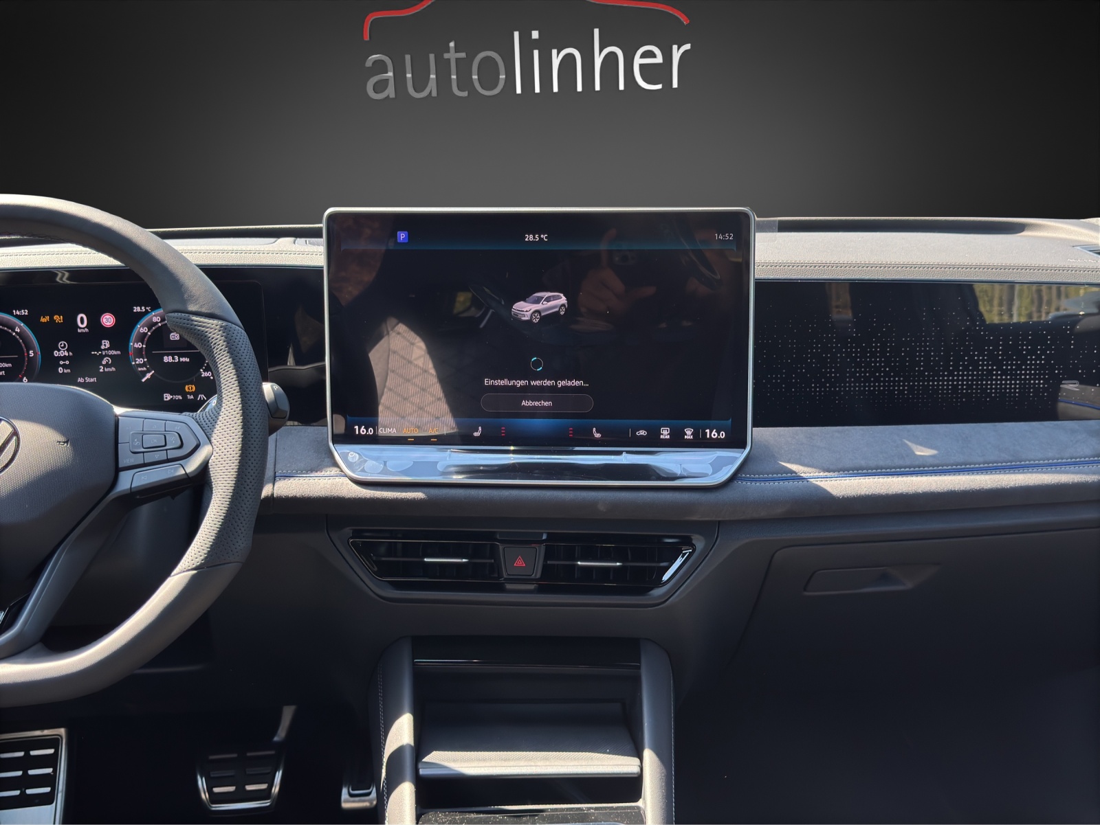 VW Tiguan 2.0 TDI SCR R-Line 4Motion DSG-image-11
