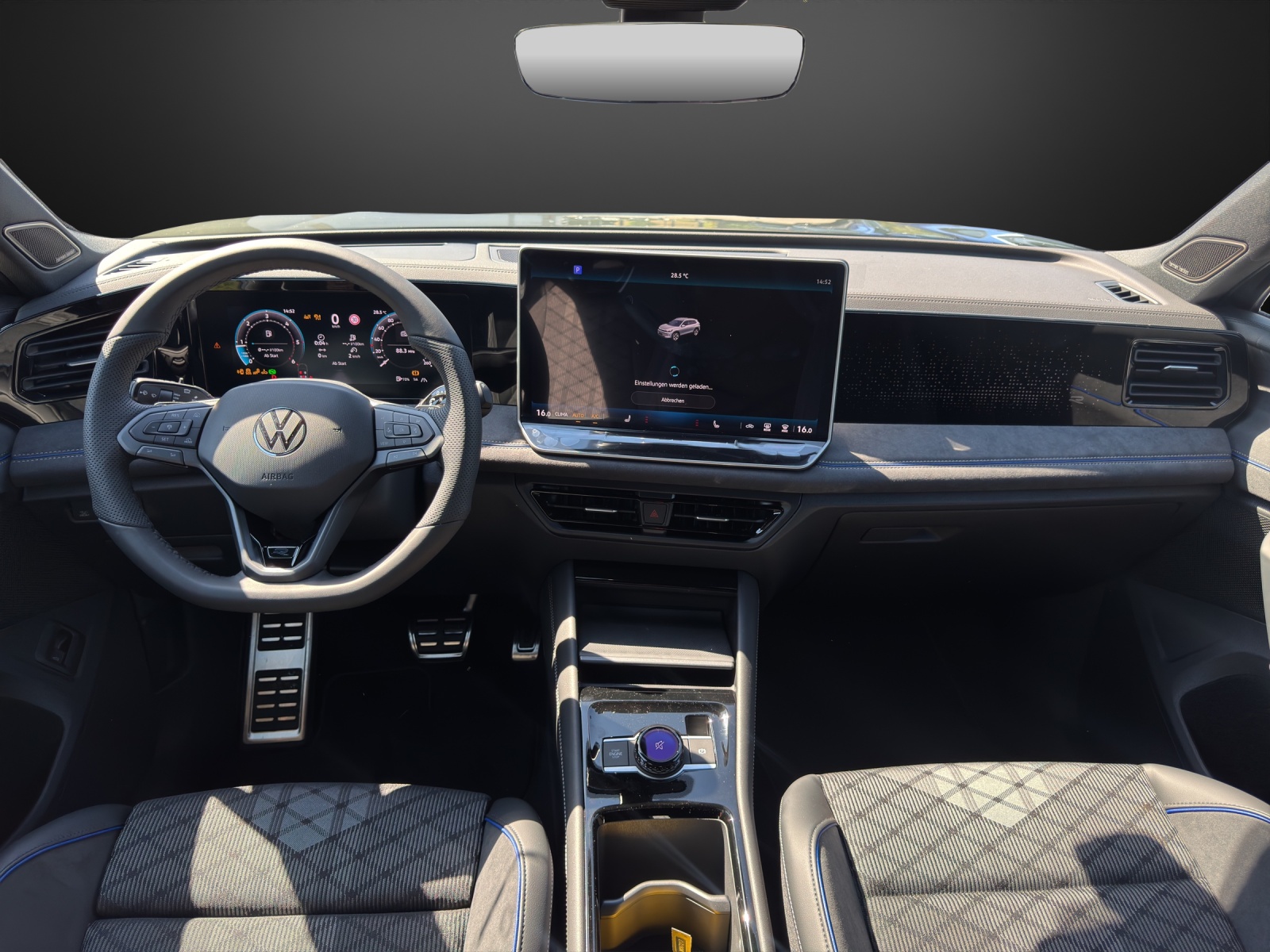 VW Tiguan 2.0 TDI SCR R-Line 4Motion DSG-image-9