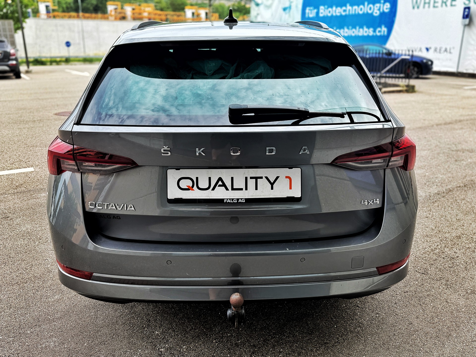 SKODA Octavia Combi 2.0 TDI DSG Ambition 4x4-image-5