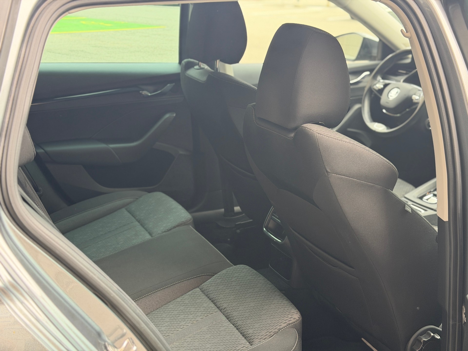 SKODA Octavia Combi 2.0 TDI DSG Ambition 4x4-image-23