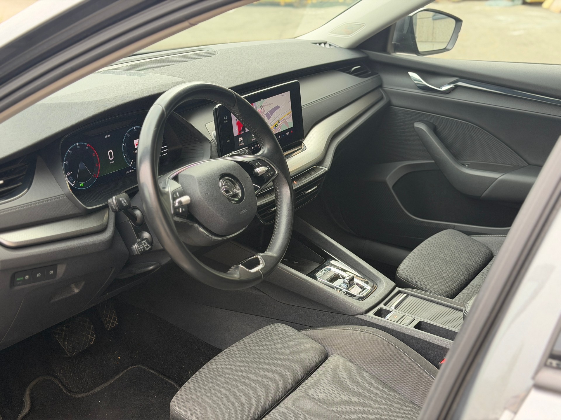 SKODA Octavia Combi 2.0 TDI DSG Ambition 4x4-image-14