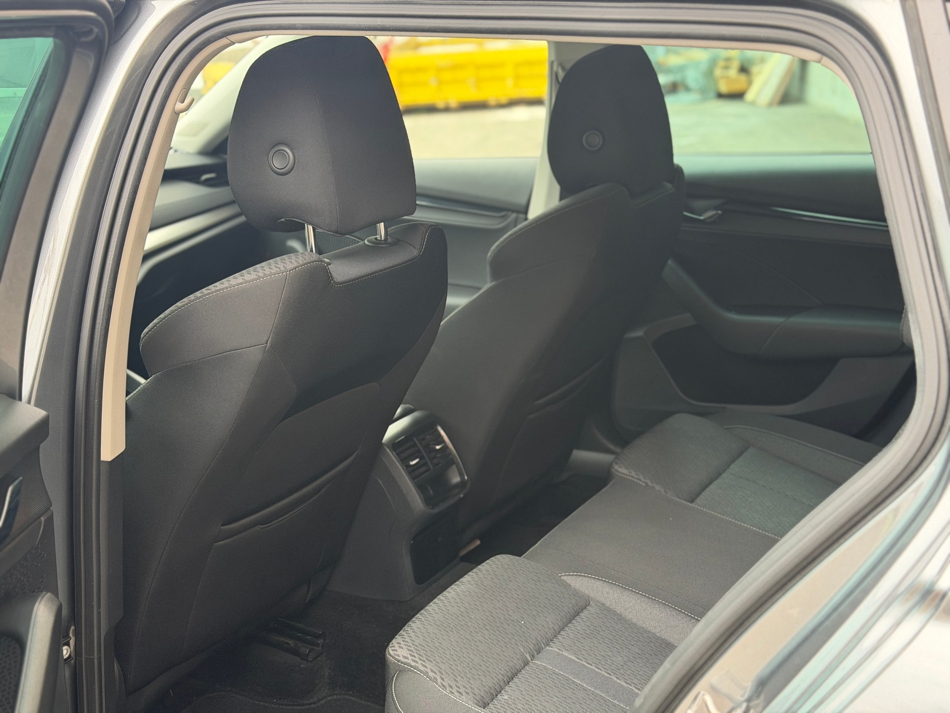 SKODA Octavia Combi 2.0 TDI DSG Ambition 4x4-image-20