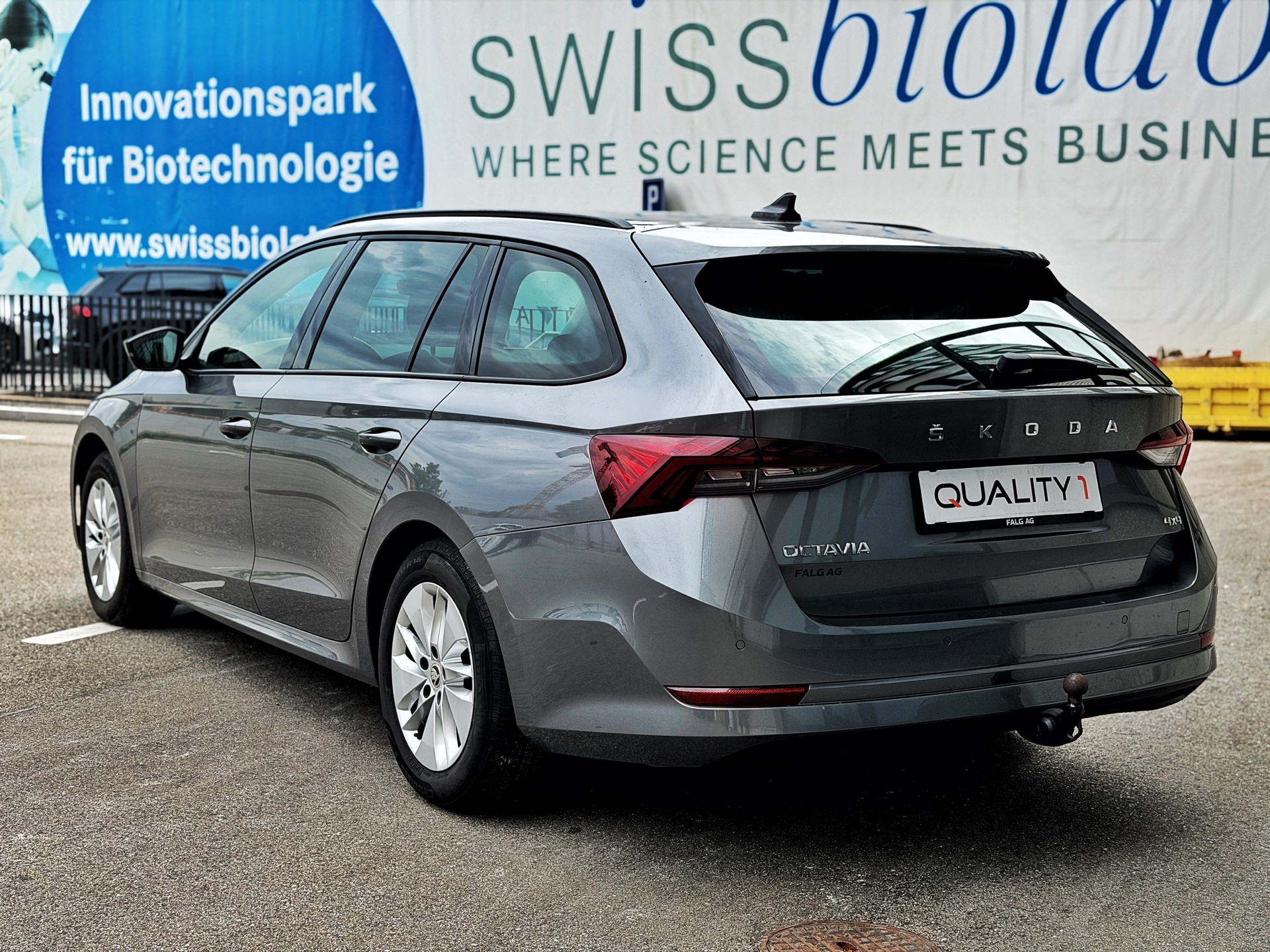 SKODA Octavia Combi 2.0 TDI DSG Ambition 4x4-image-2