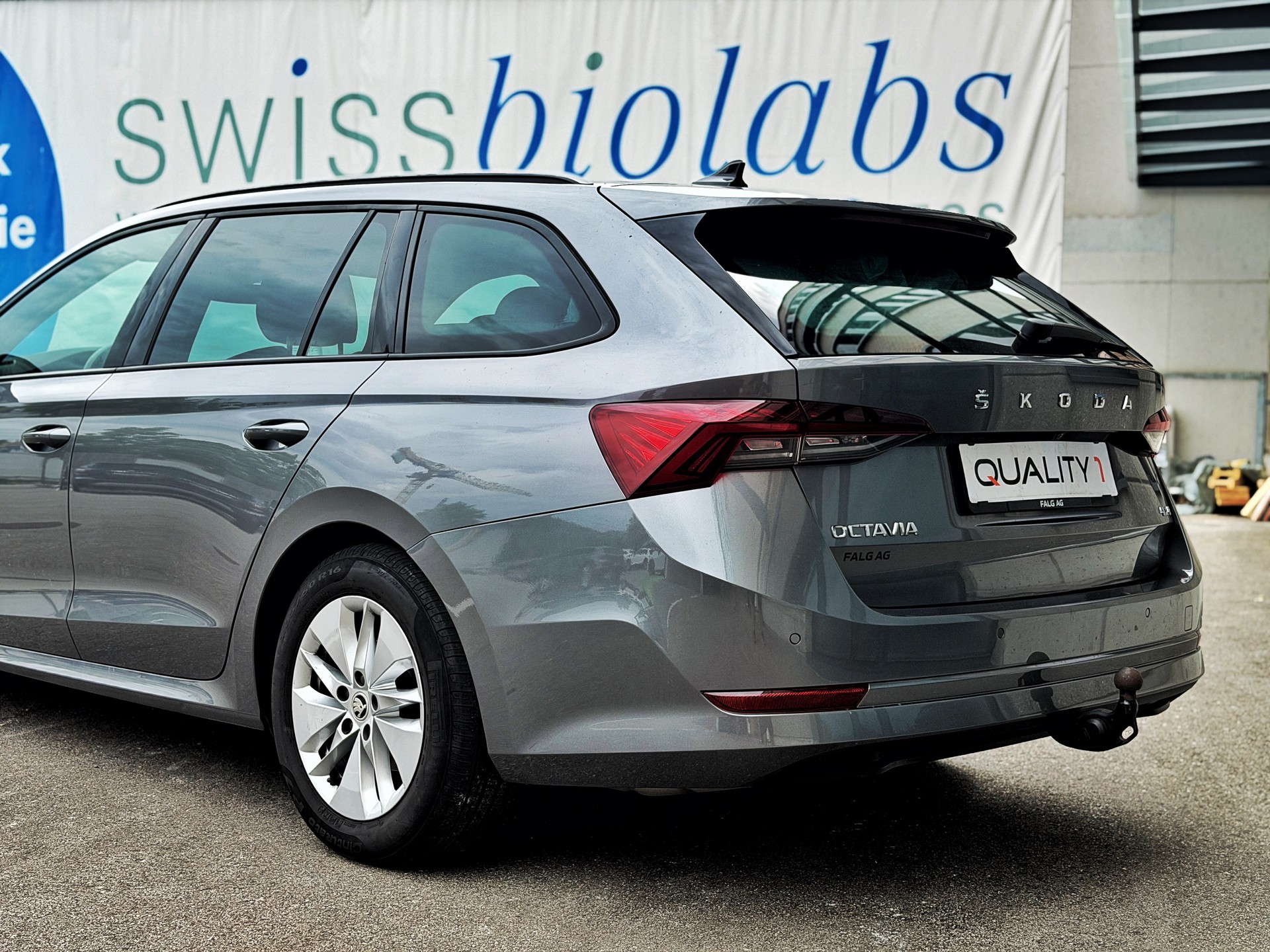 SKODA Octavia Combi 2.0 TDI DSG Ambition 4x4-image-9
