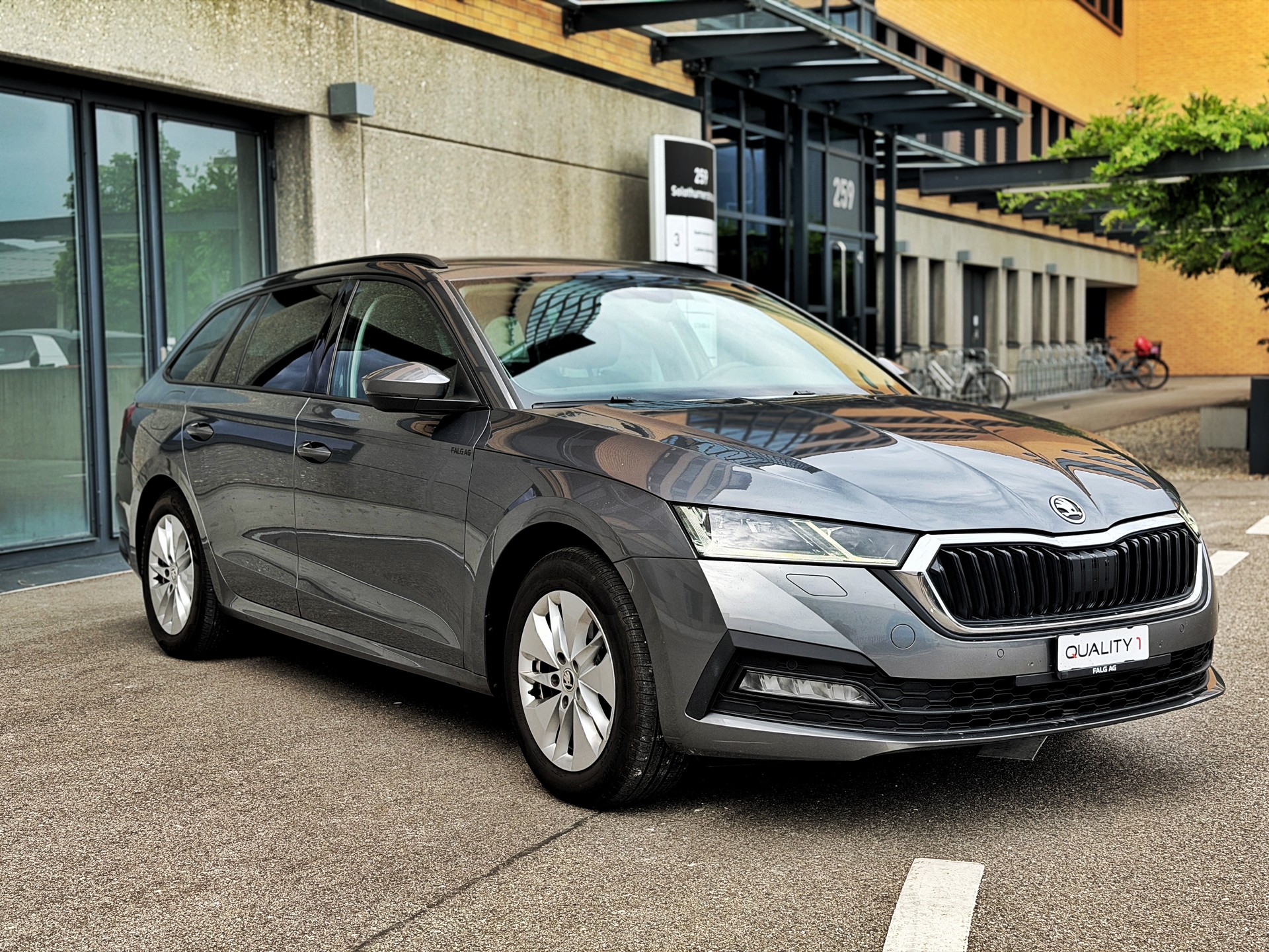 SKODA Octavia Combi 2.0 TDI DSG Ambition 4x4-image-3