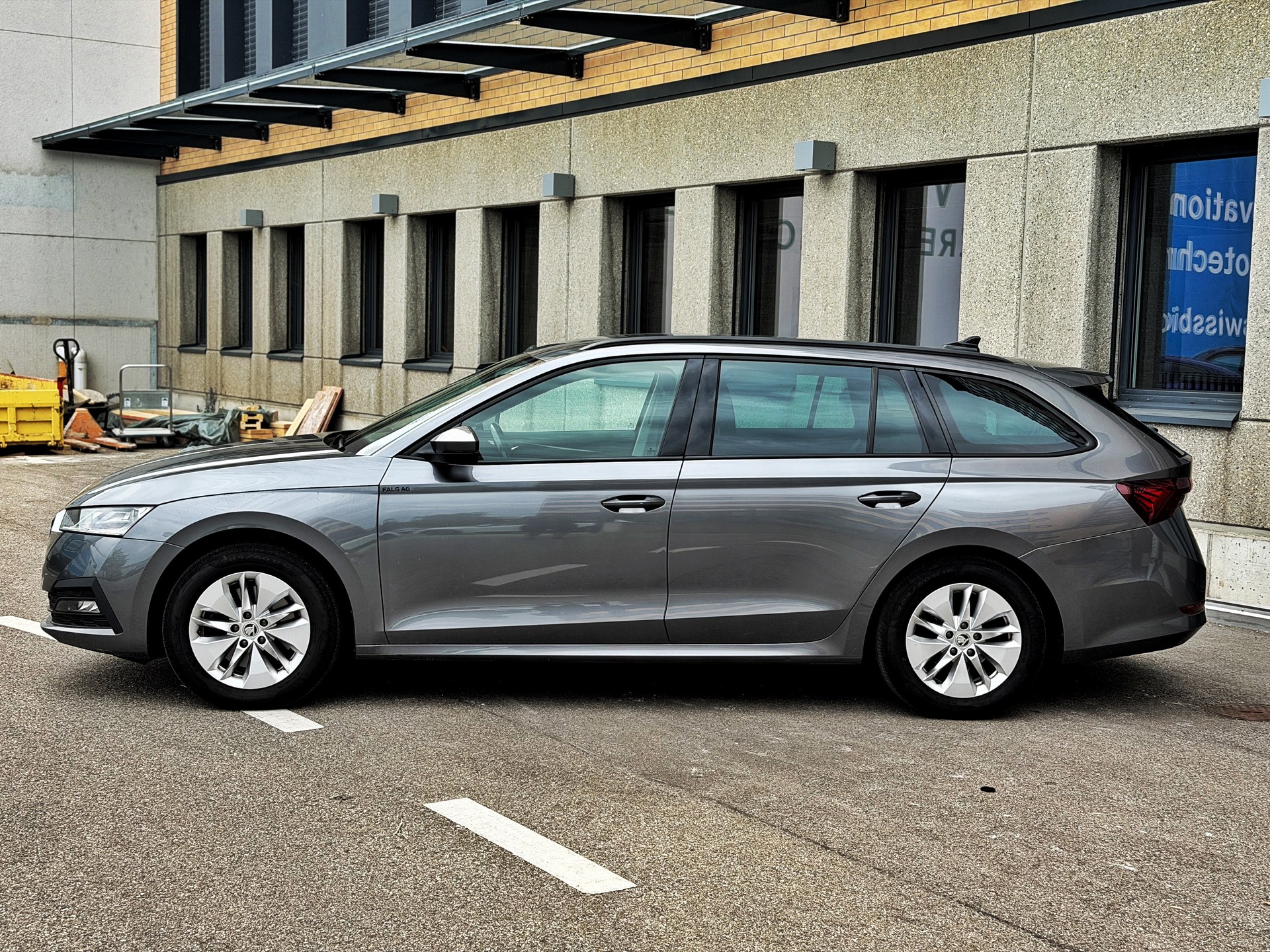 SKODA Octavia Combi 2.0 TDI DSG Ambition 4x4-image-1