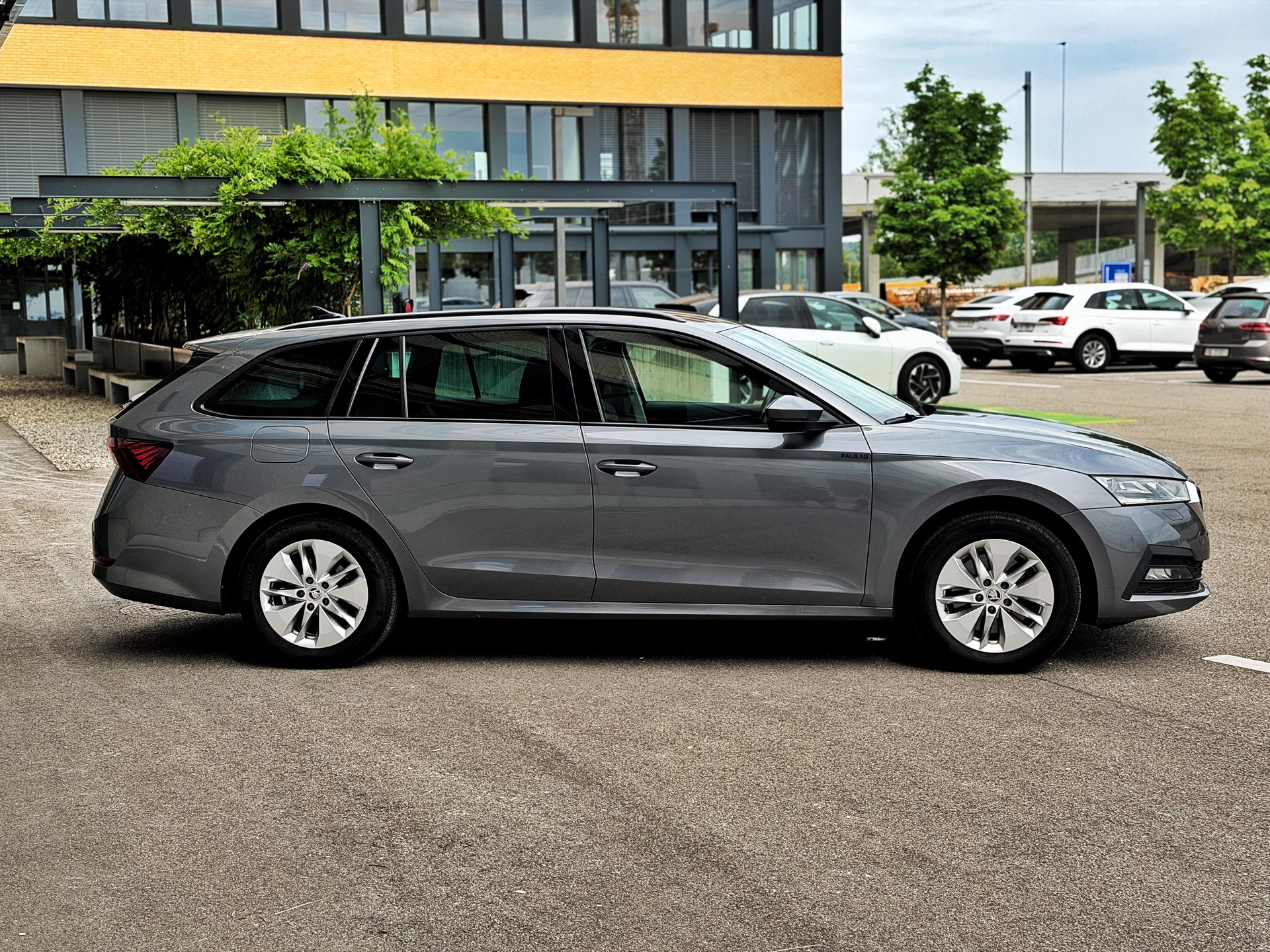 SKODA Octavia Combi 2.0 TDI DSG Ambition 4x4-image-4