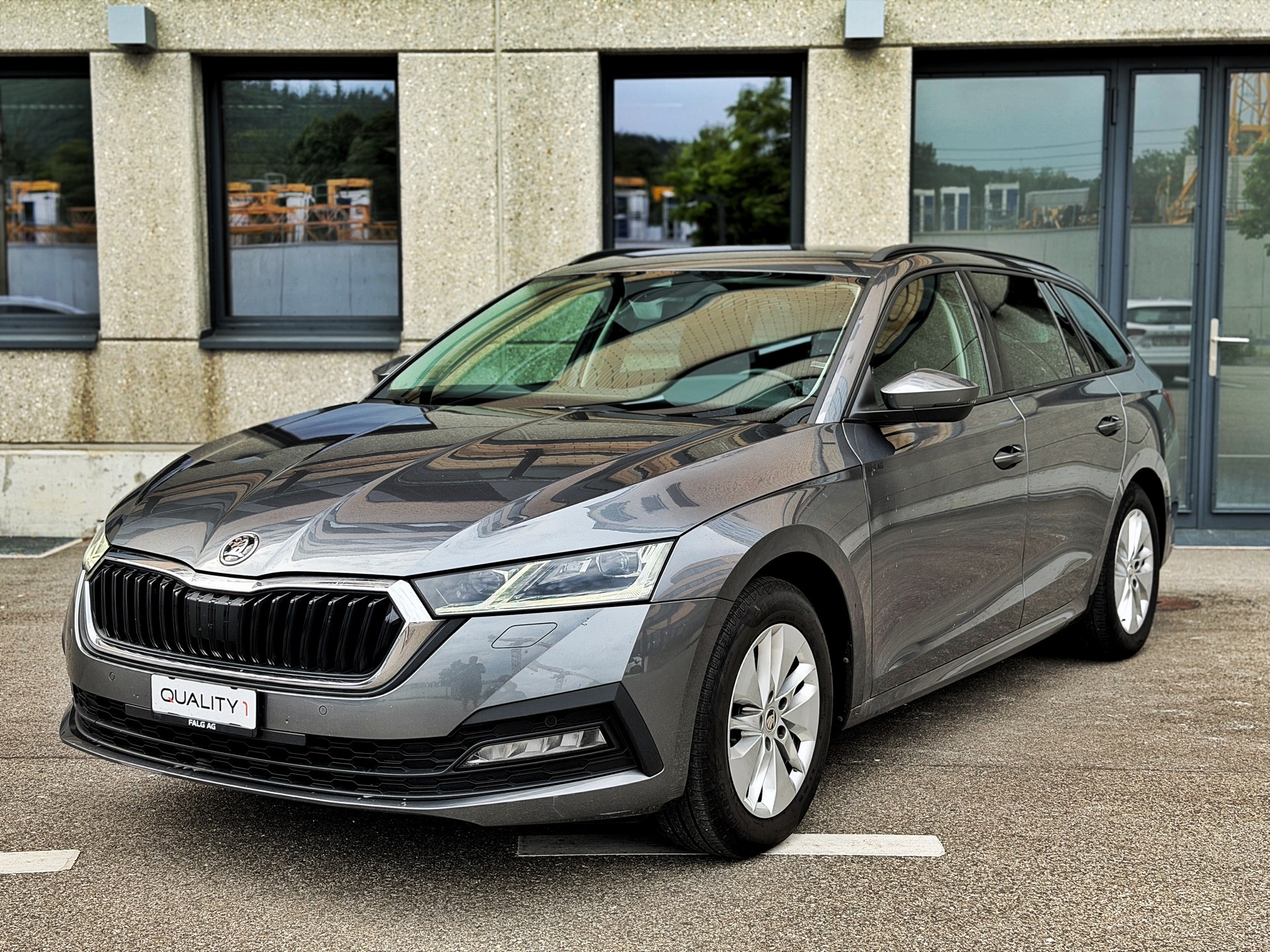 SKODA Octavia Combi 2.0 TDI DSG Ambition 4x4-image-0