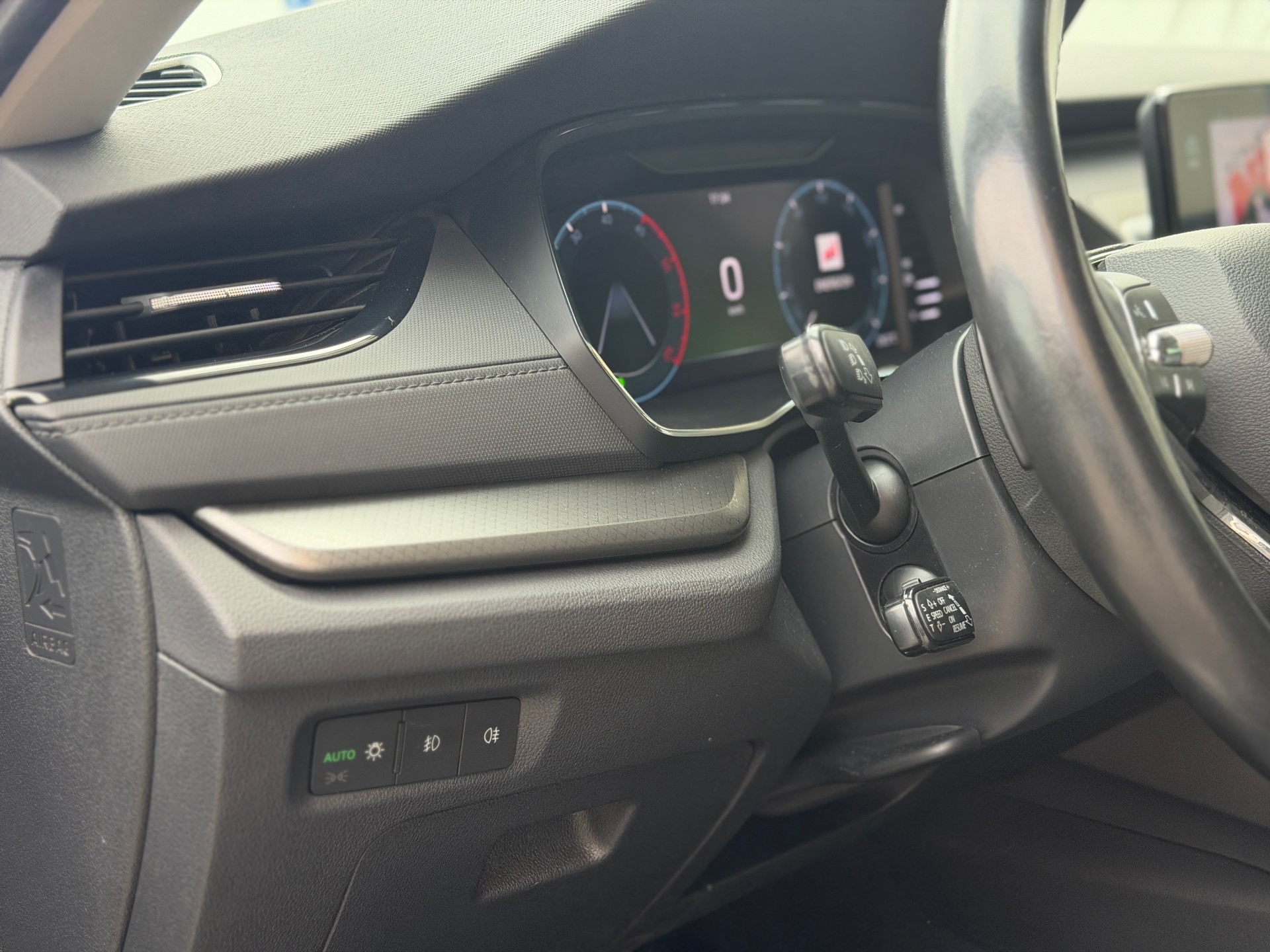 SKODA Octavia Combi 2.0 TDI DSG Ambition 4x4-image-12