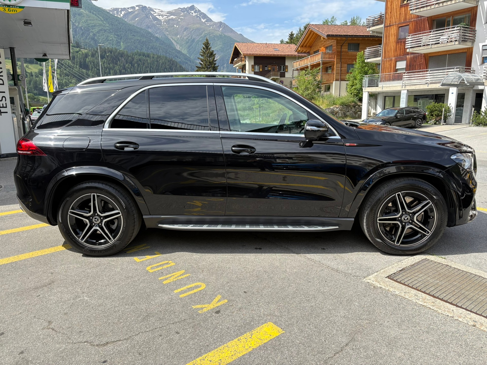 MERCEDES-BENZ GLE 450 AMG Line 4Matic-image-3