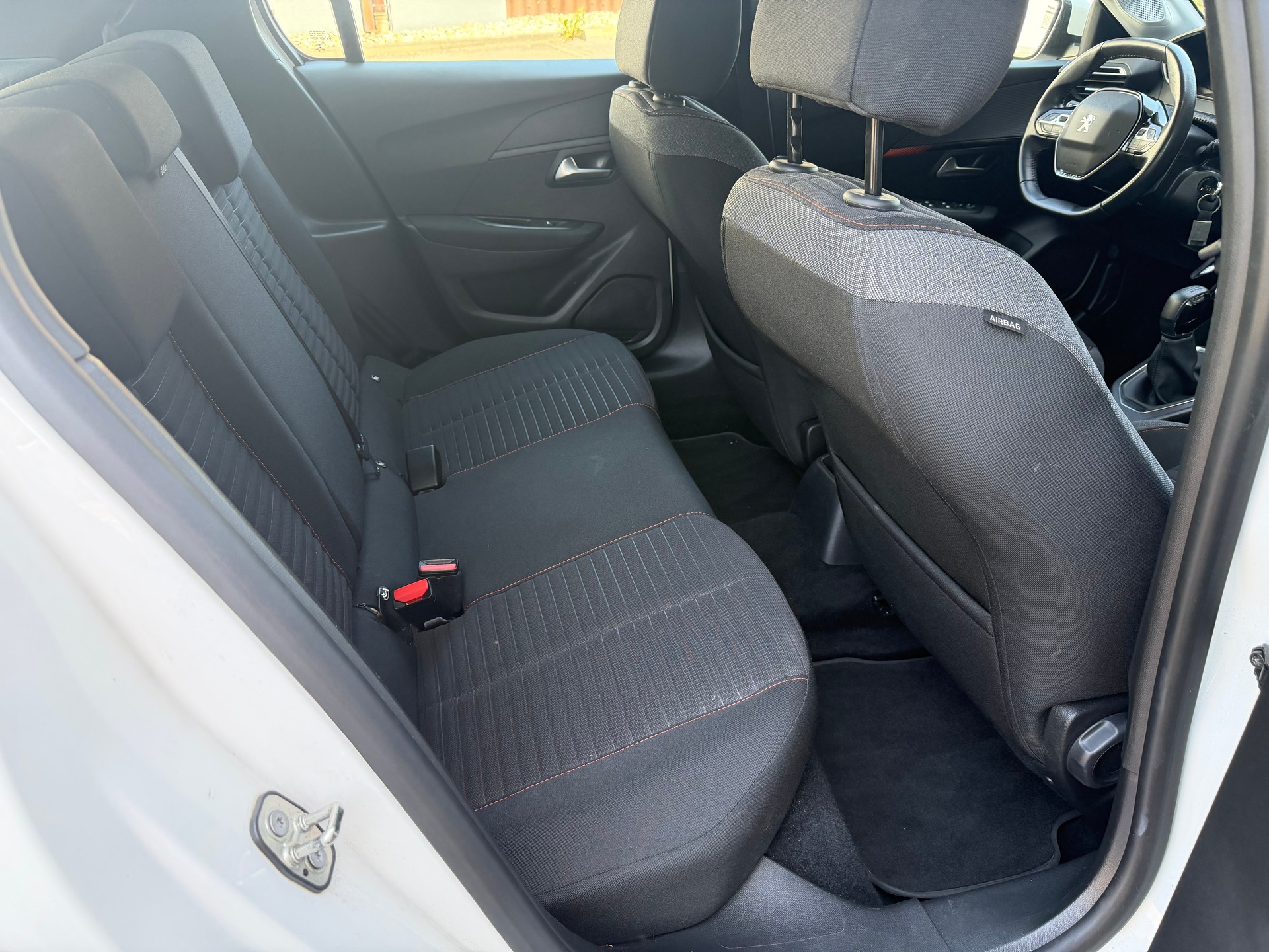 PEUGEOT 208 1.2 PureTech Active-image-17