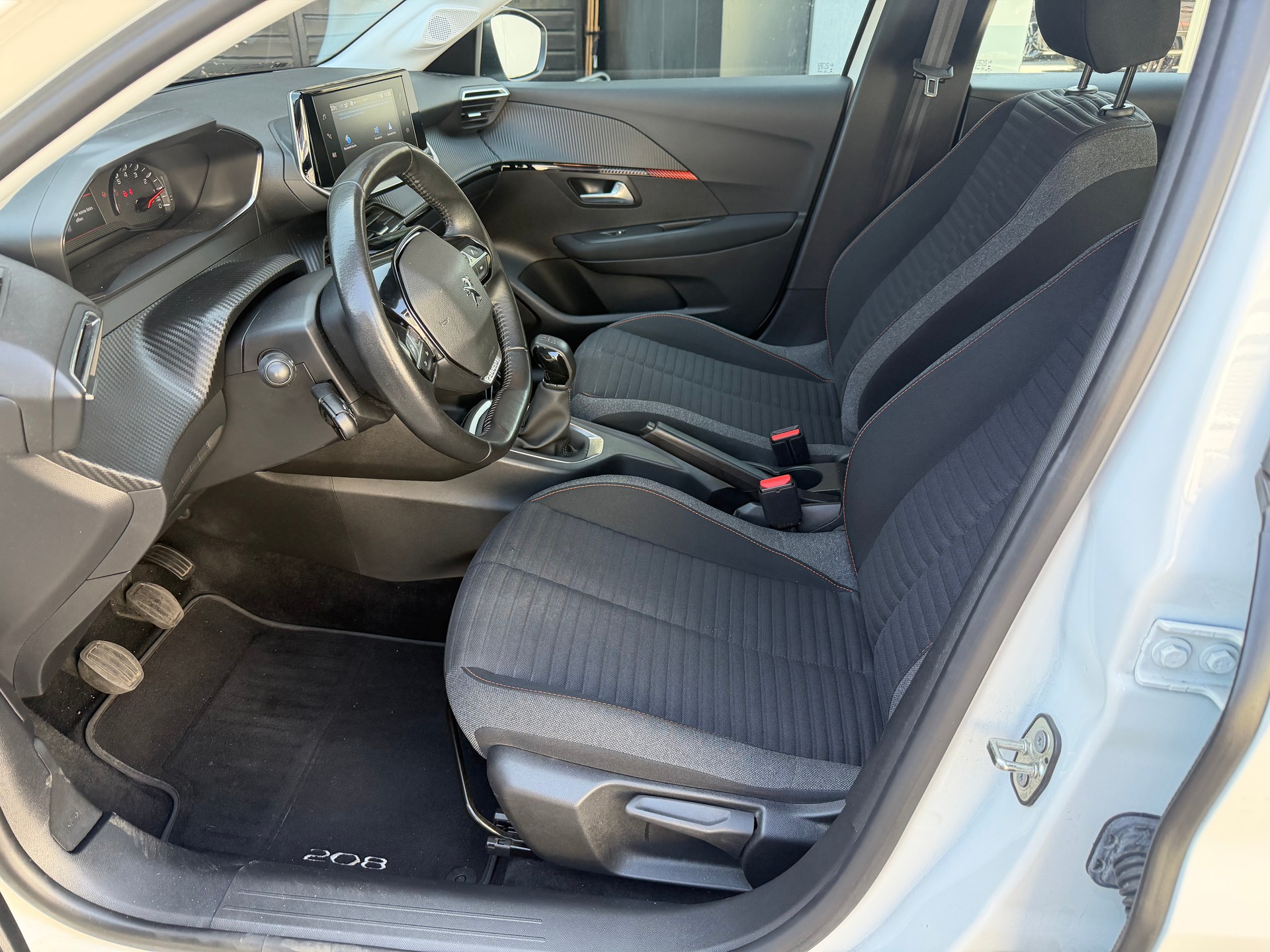 PEUGEOT 208 1.2 PureTech Active-image-14