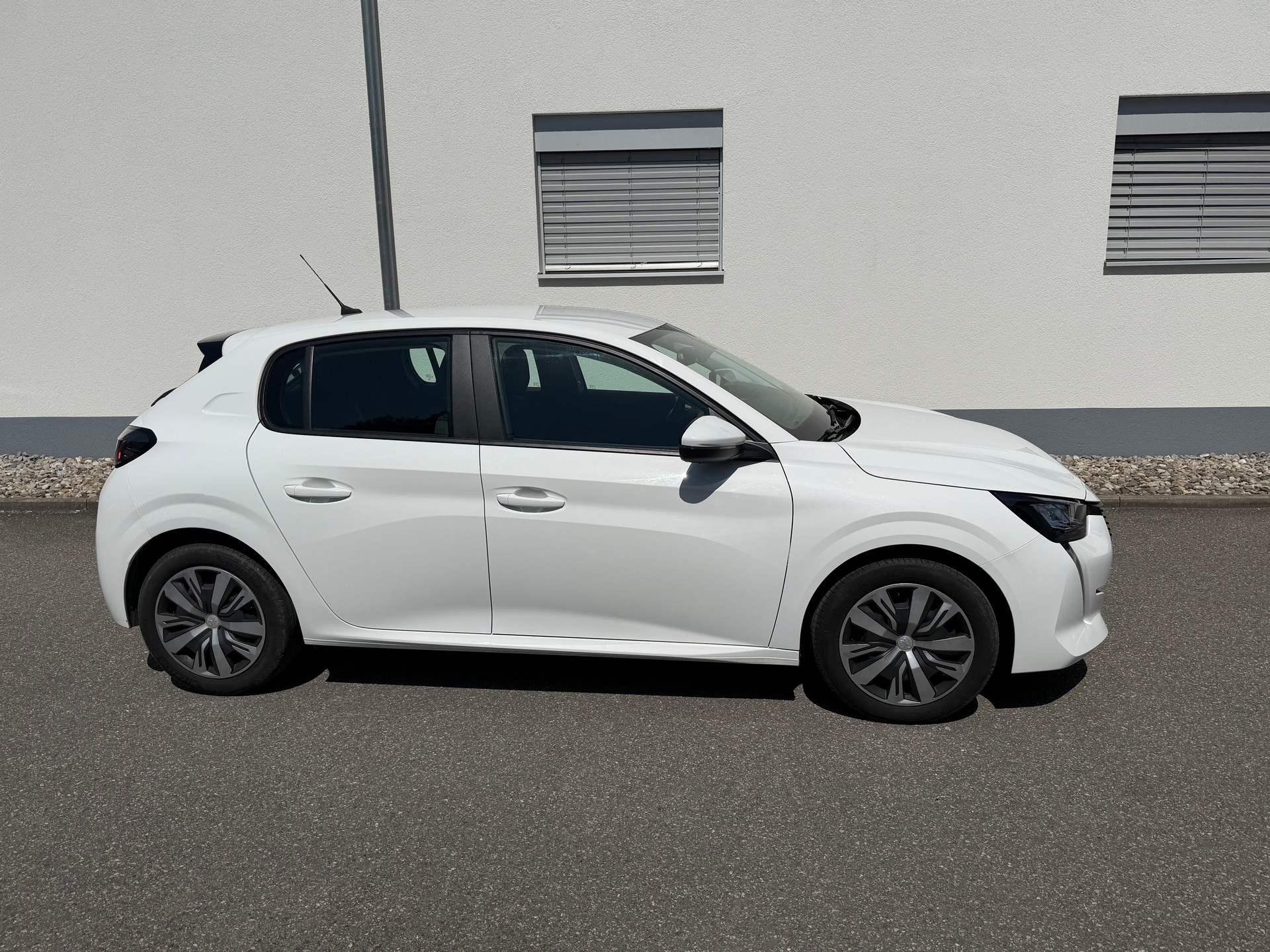 PEUGEOT 208 1.2 PureTech Active-image-3
