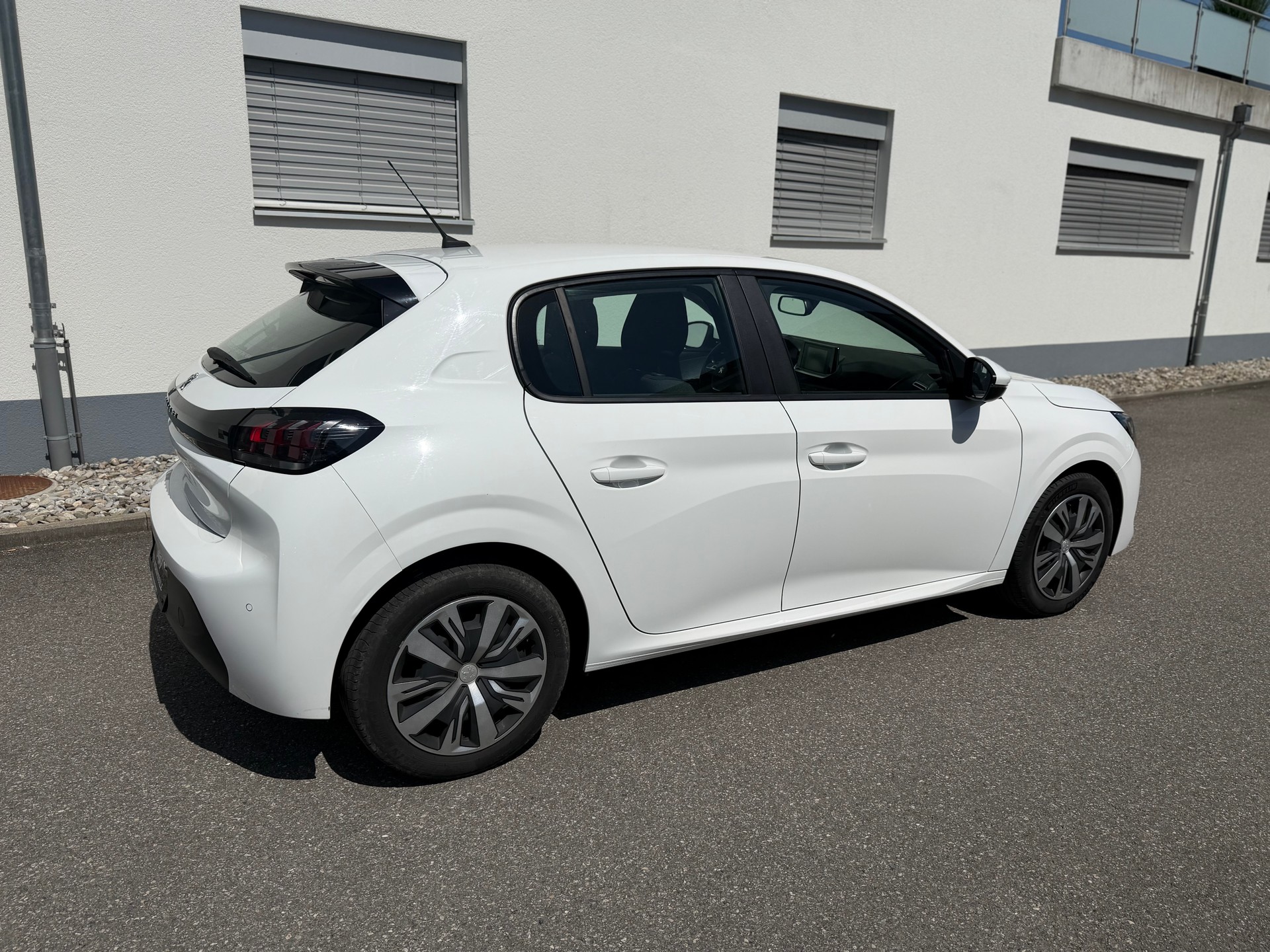PEUGEOT 208 1.2 PureTech Active-image-4