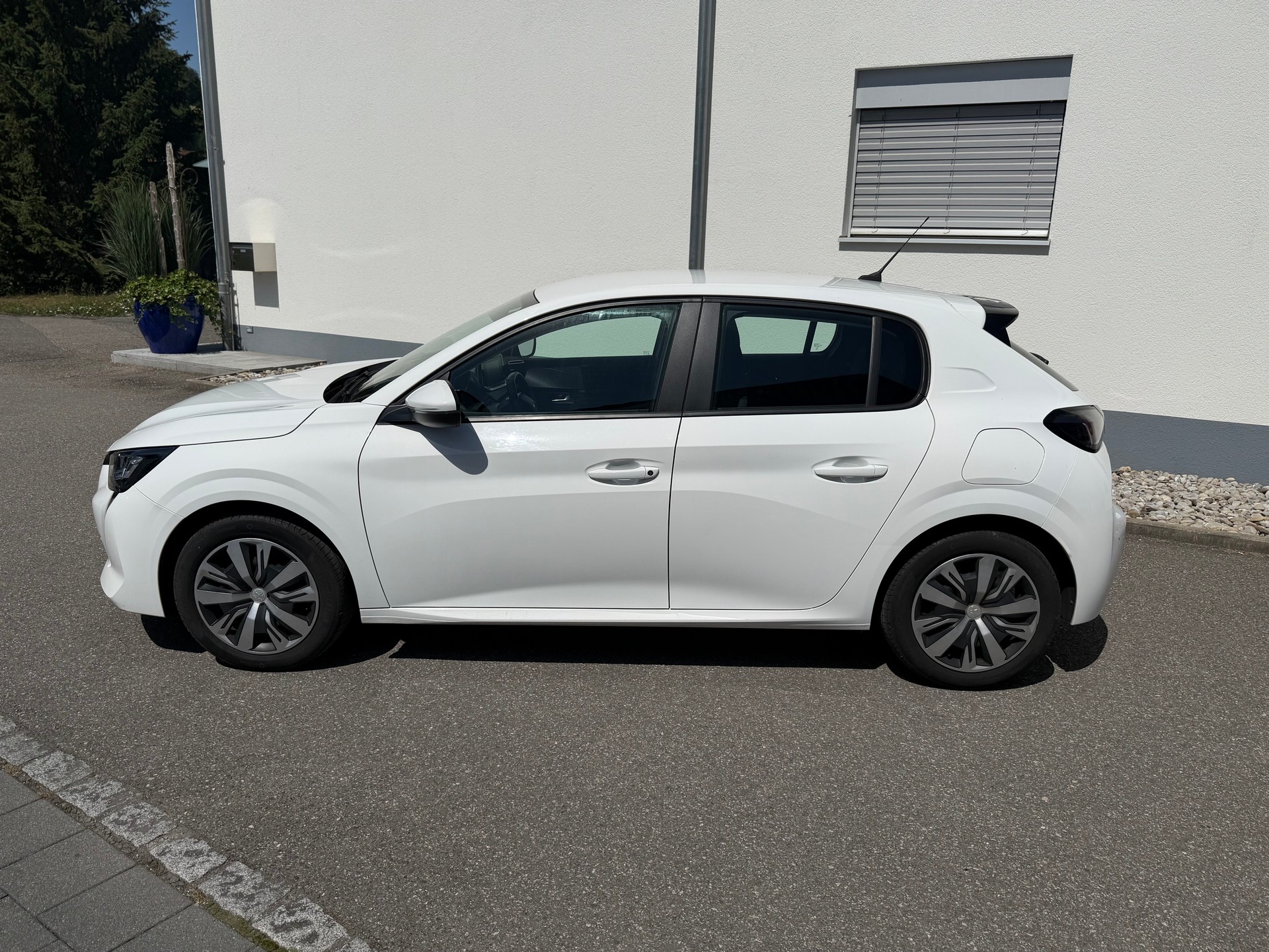 PEUGEOT 208 1.2 PureTech Active-image-10