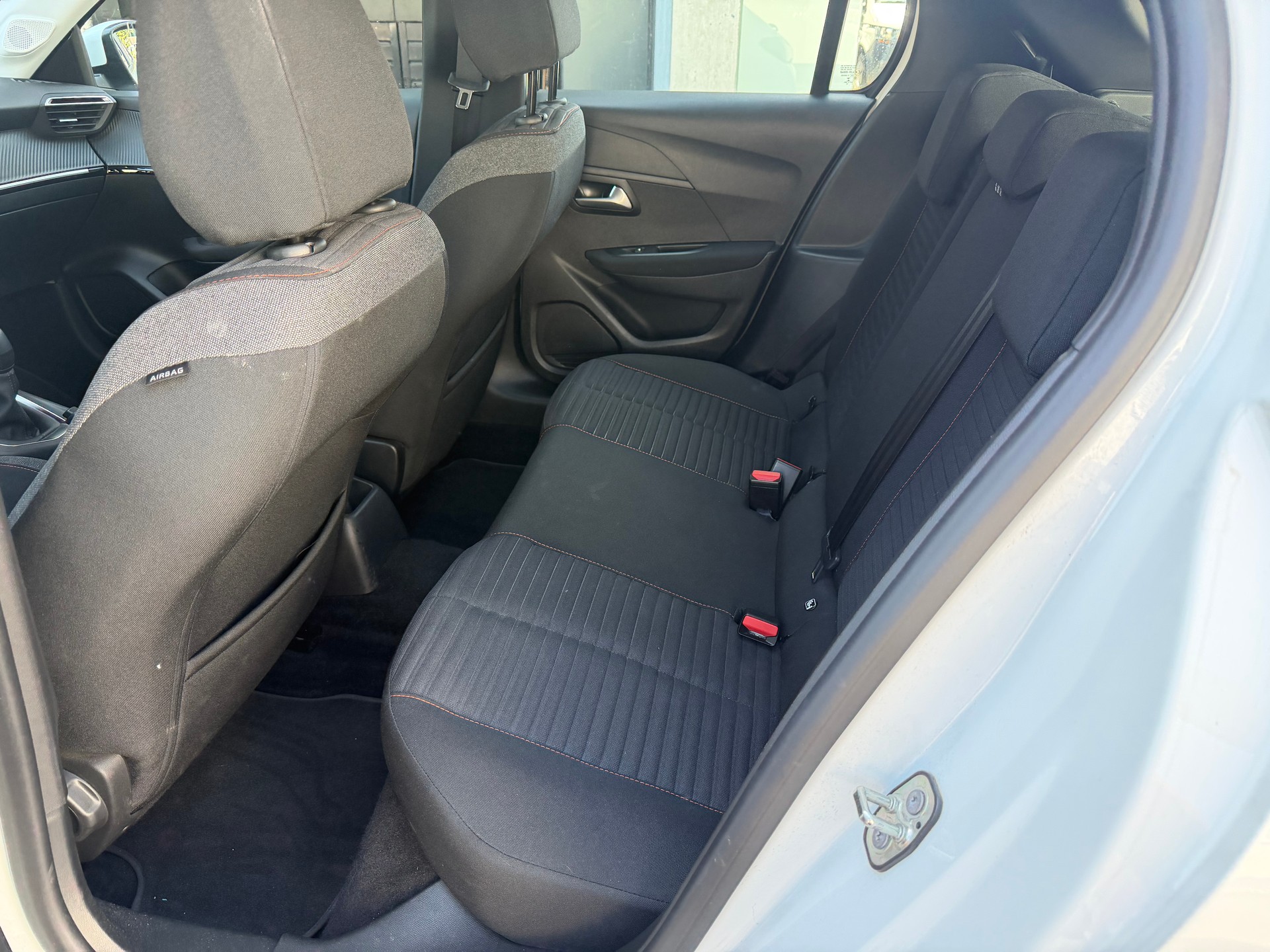 PEUGEOT 208 1.2 PureTech Active-image-16