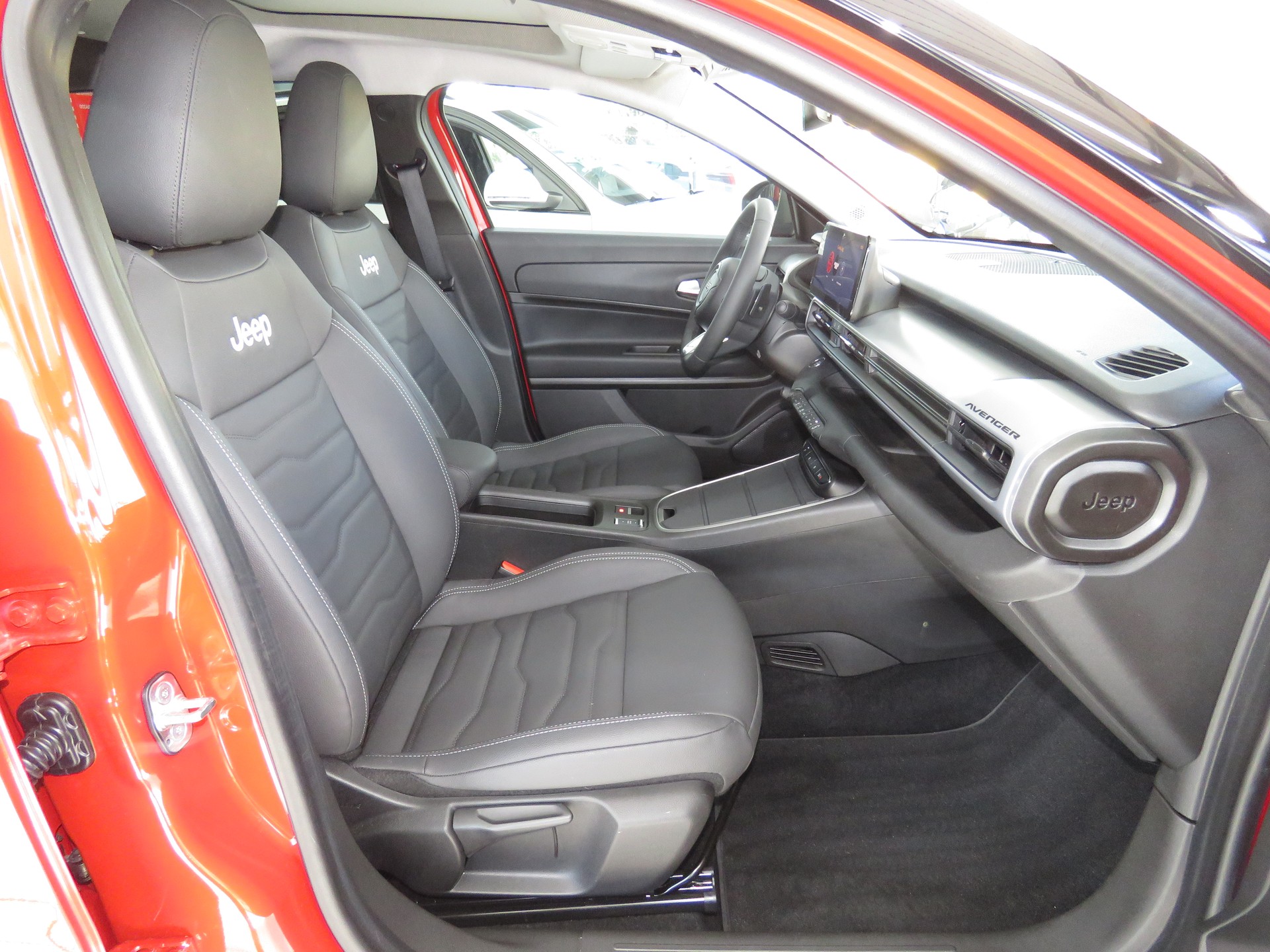 JEEP Avenger 1.2 Turbo MHEV Summit Sky Automat-image-13