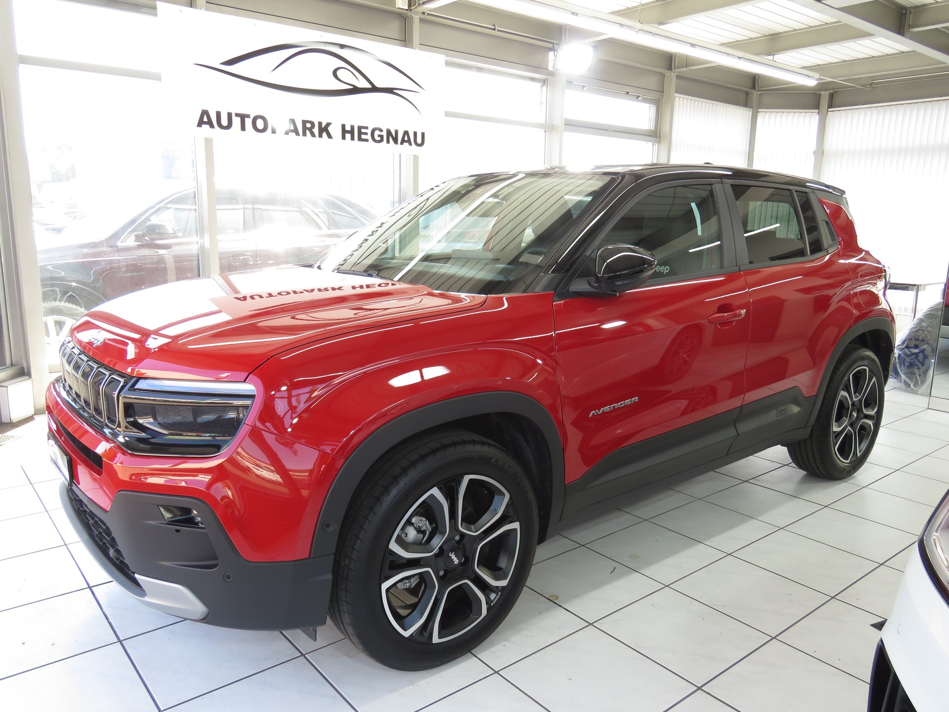 JEEP Avenger 1.2 Turbo MHEV Summit Sky Automat-image-0