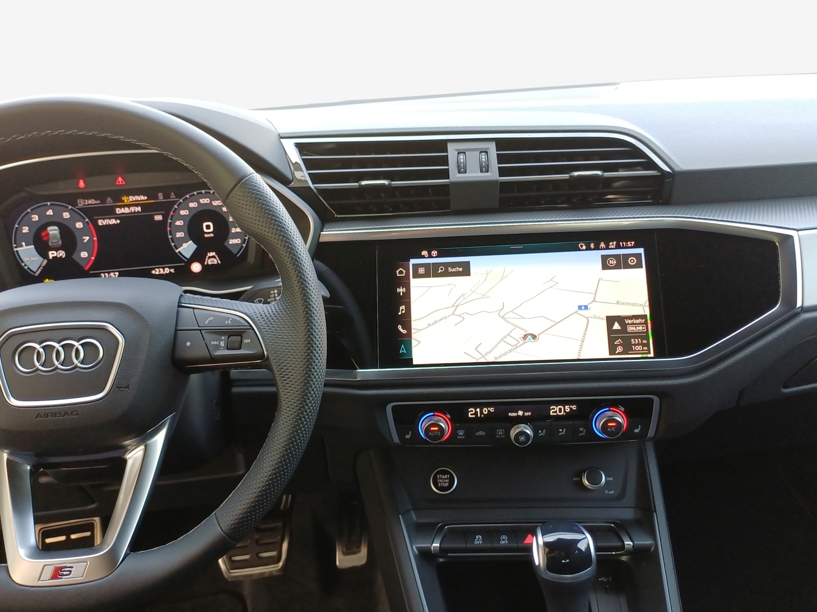 AUDI Q3 40 TFSI S line quattro S-tronic-image-8
