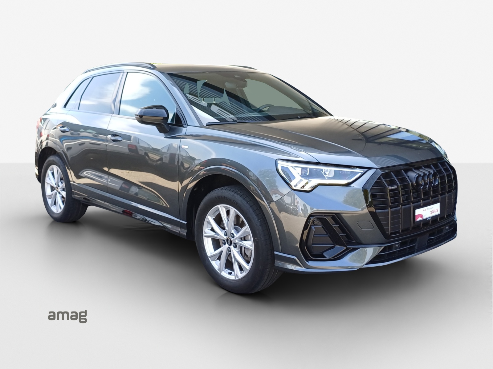 AUDI Q3 40 TFSI S line quattro S-tronic-image-5
