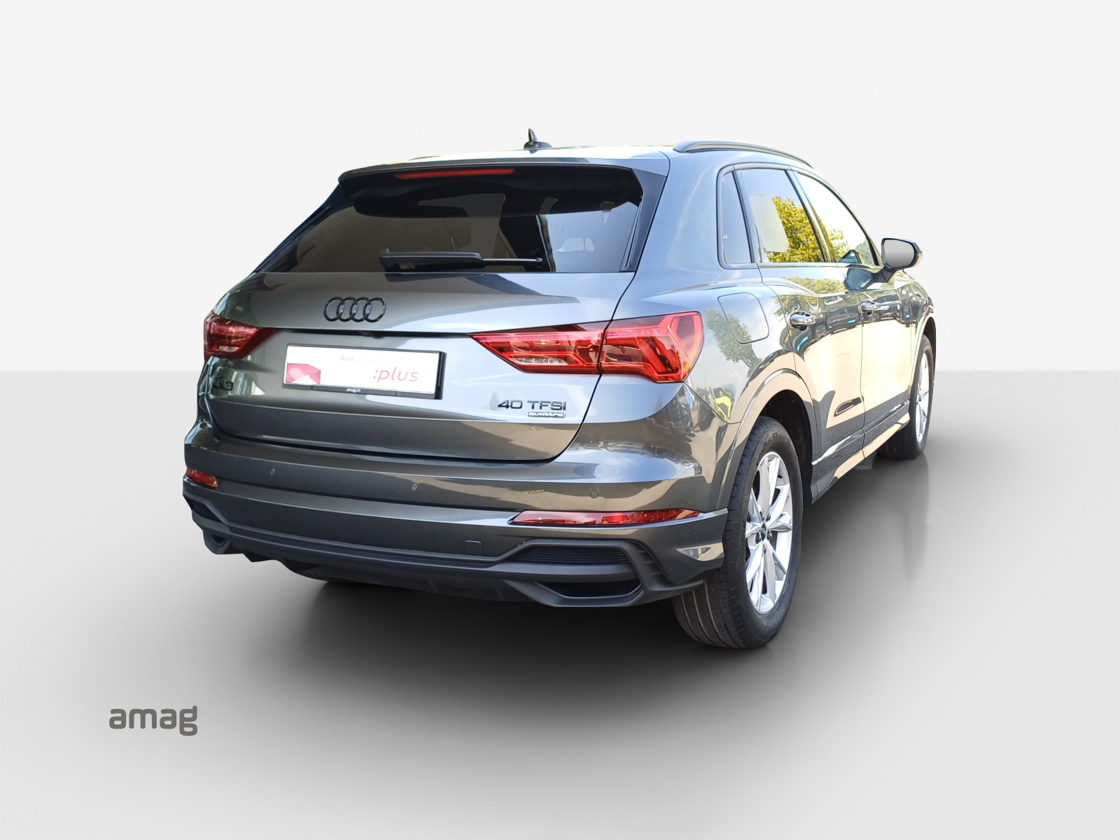 AUDI Q3 40 TFSI S line quattro S-tronic-image-4