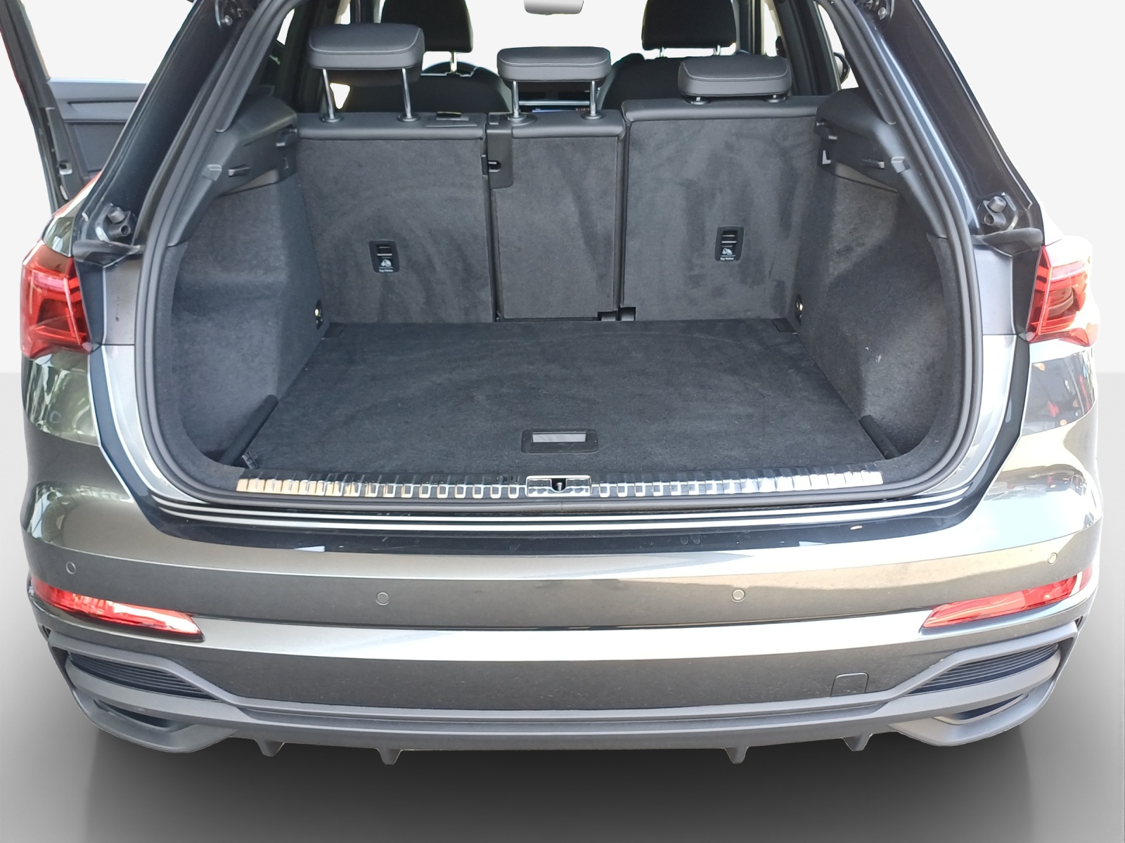 AUDI Q3 40 TFSI S line quattro S-tronic-image-12