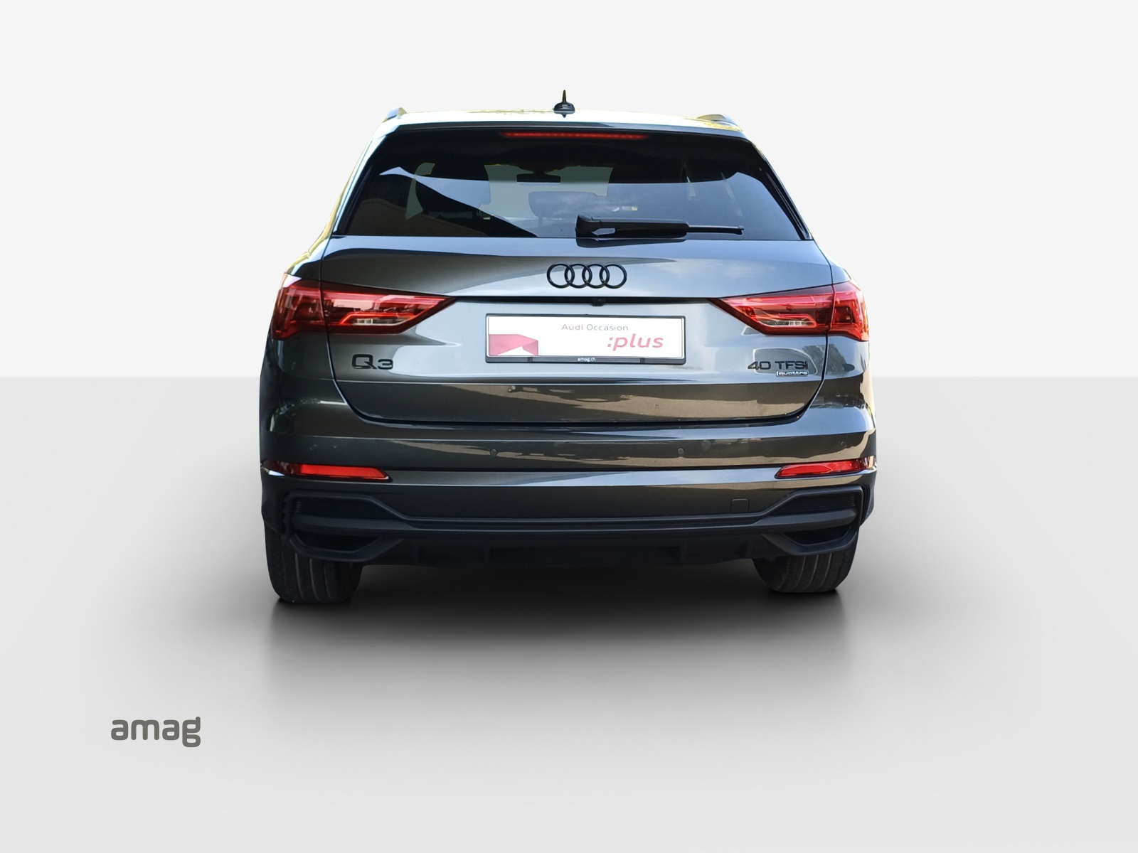 AUDI Q3 40 TFSI S line quattro S-tronic-image-3