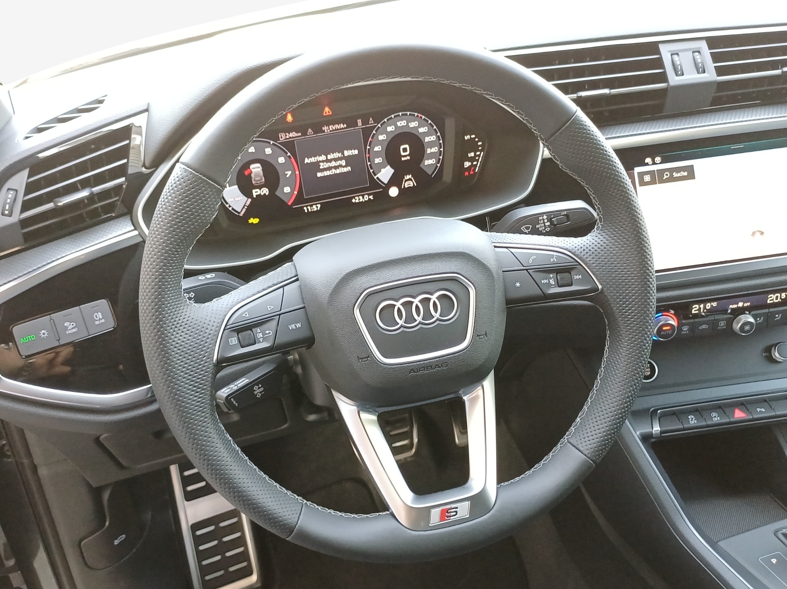 AUDI Q3 40 TFSI S line quattro S-tronic-image-9