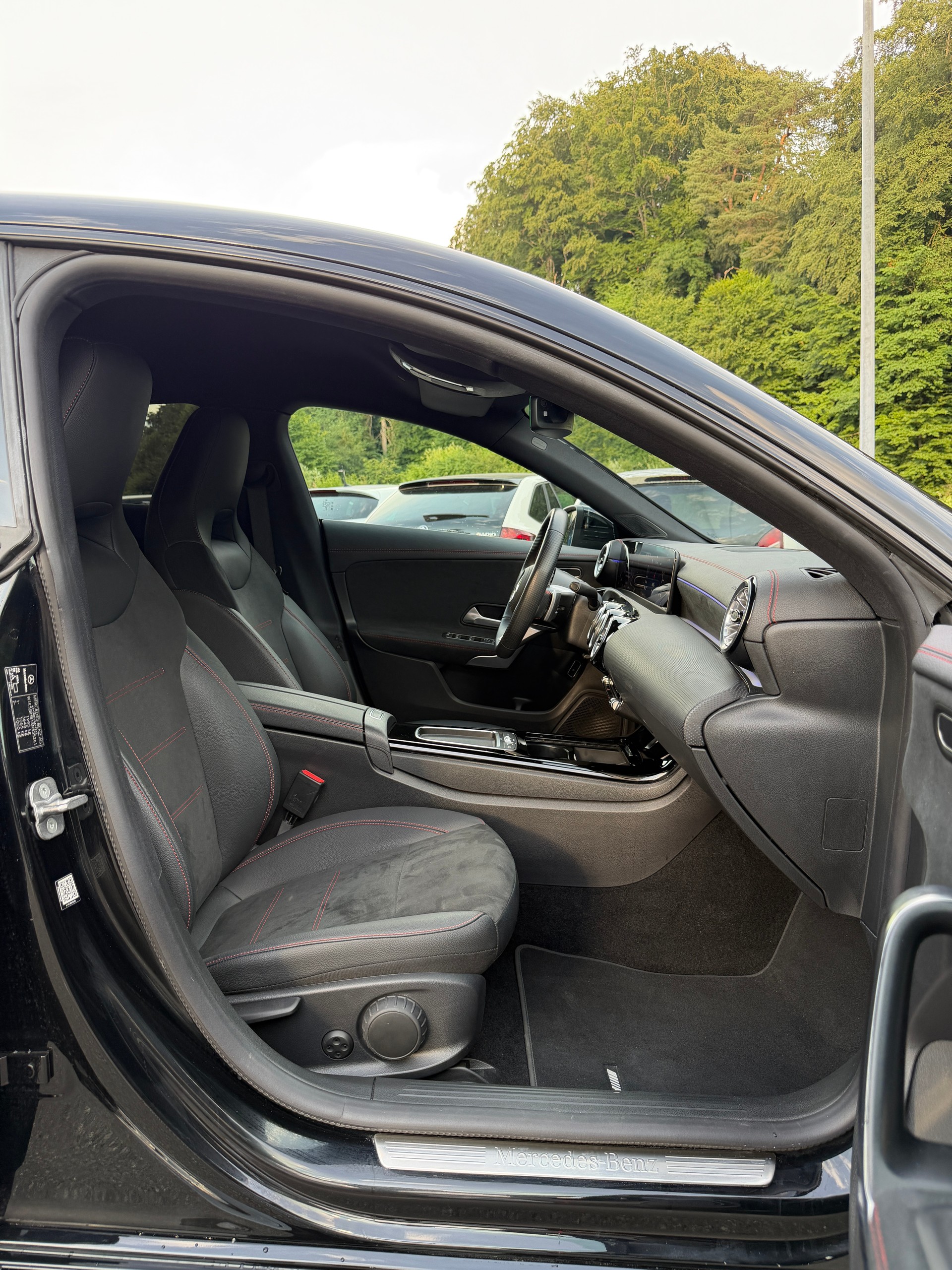 MERCEDES-BENZ CLA 200 7G-DCT-image-10