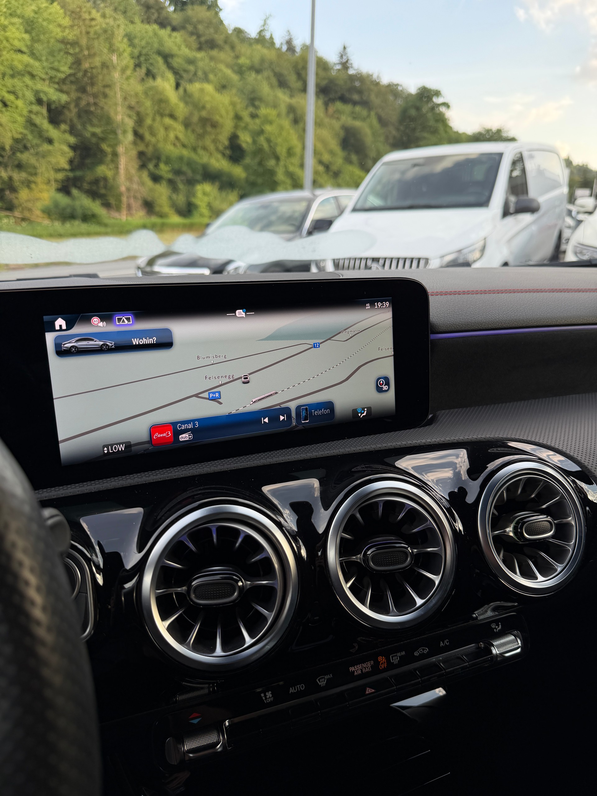 MERCEDES-BENZ CLA 200 7G-DCT-image-12