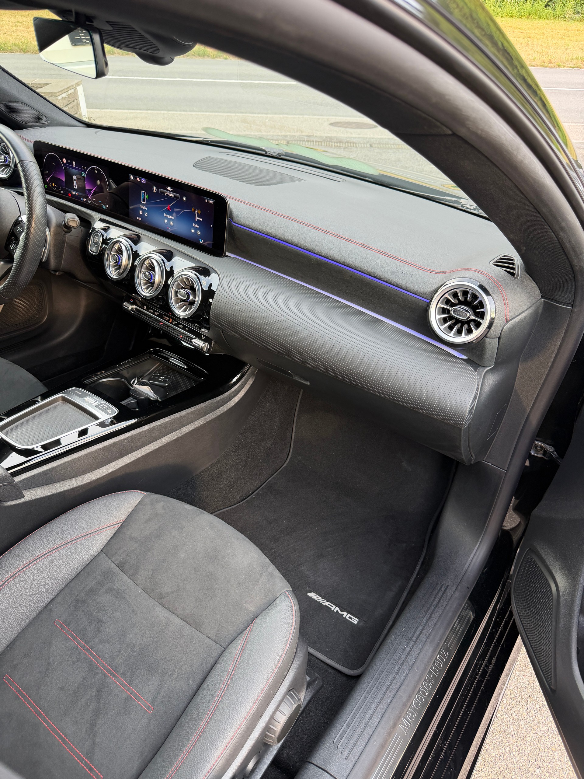 MERCEDES-BENZ CLA 200 7G-DCT-image-9