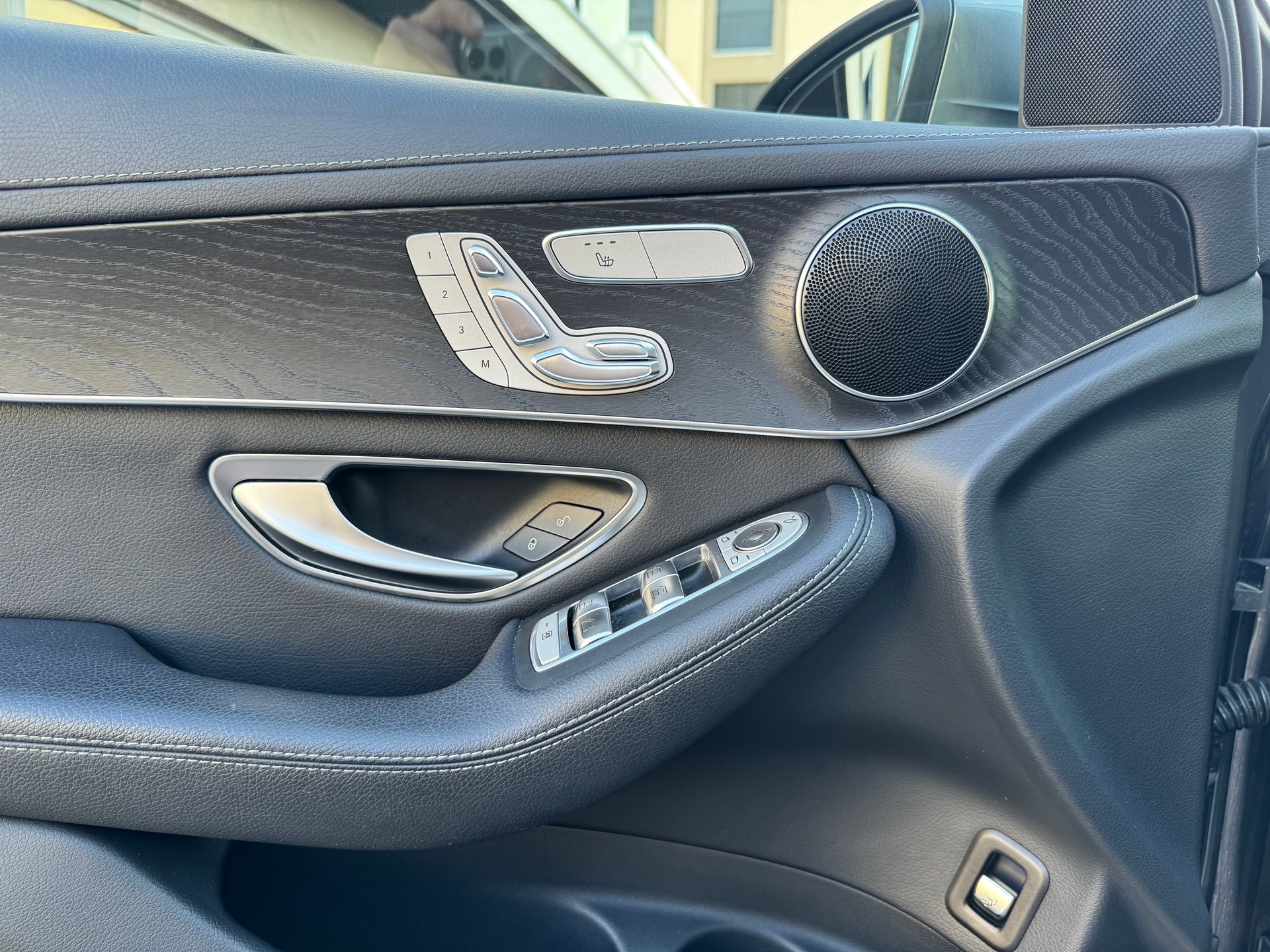 MERCEDES-BENZ GLC 350 e AMG Line 4Matic 7G-Tronic-image-14