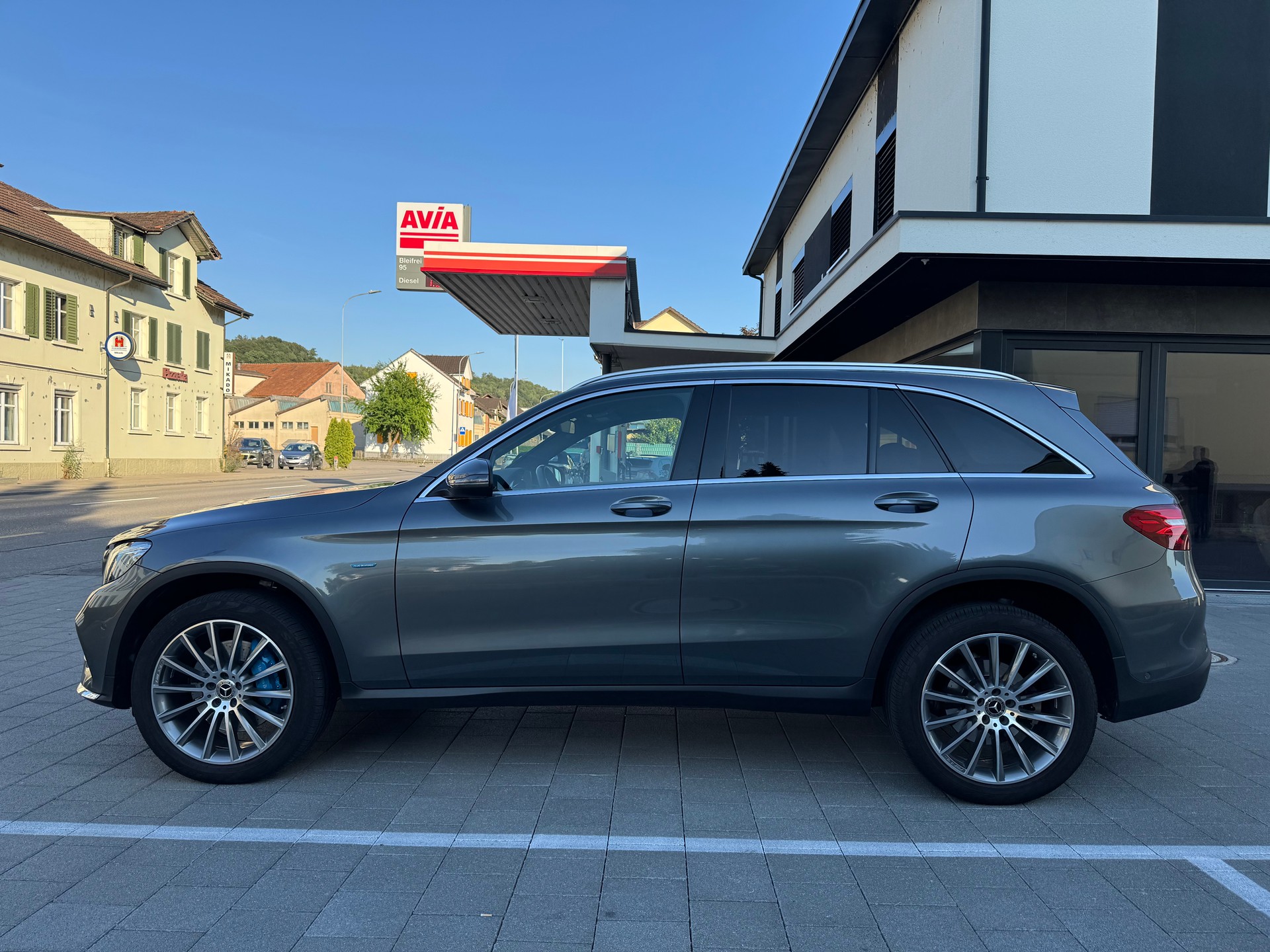 MERCEDES-BENZ GLC 350 e AMG Line 4Matic 7G-Tronic-image-1