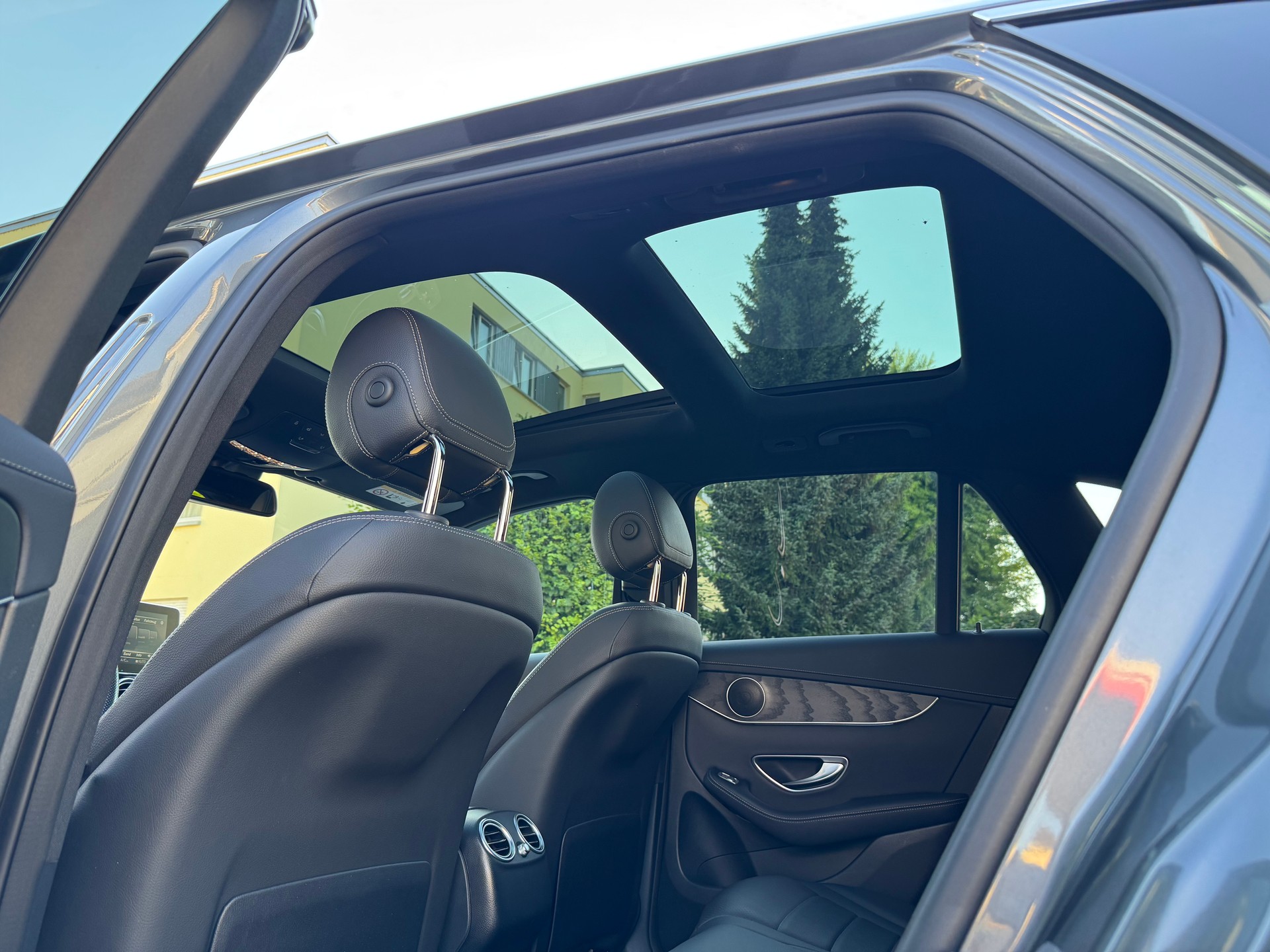 MERCEDES-BENZ GLC 350 e AMG Line 4Matic 7G-Tronic-image-19