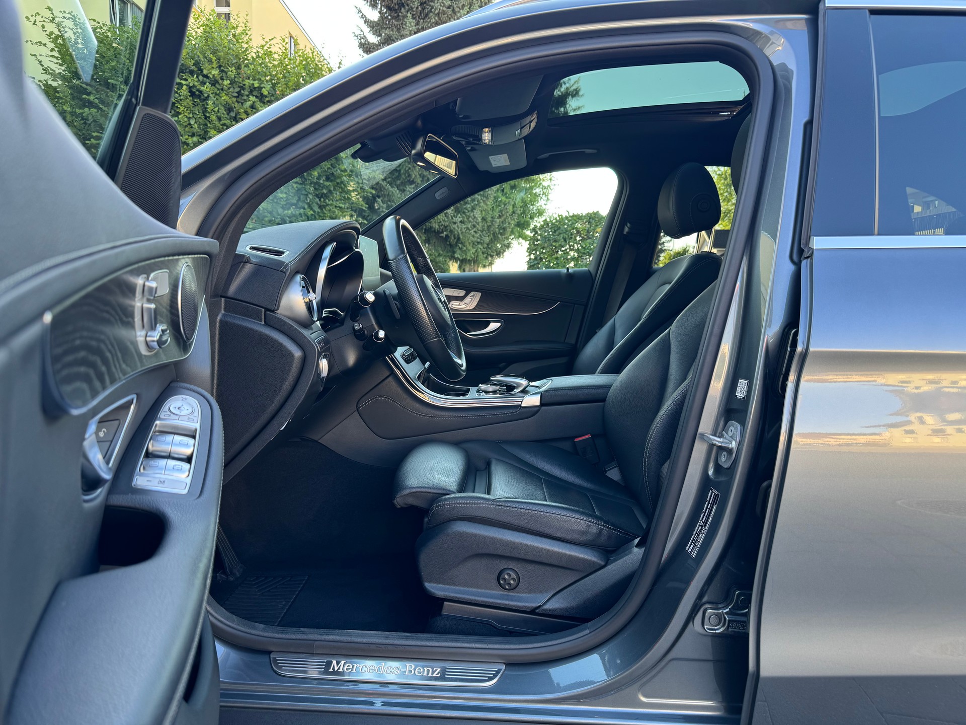 MERCEDES-BENZ GLC 350 e AMG Line 4Matic 7G-Tronic-image-13