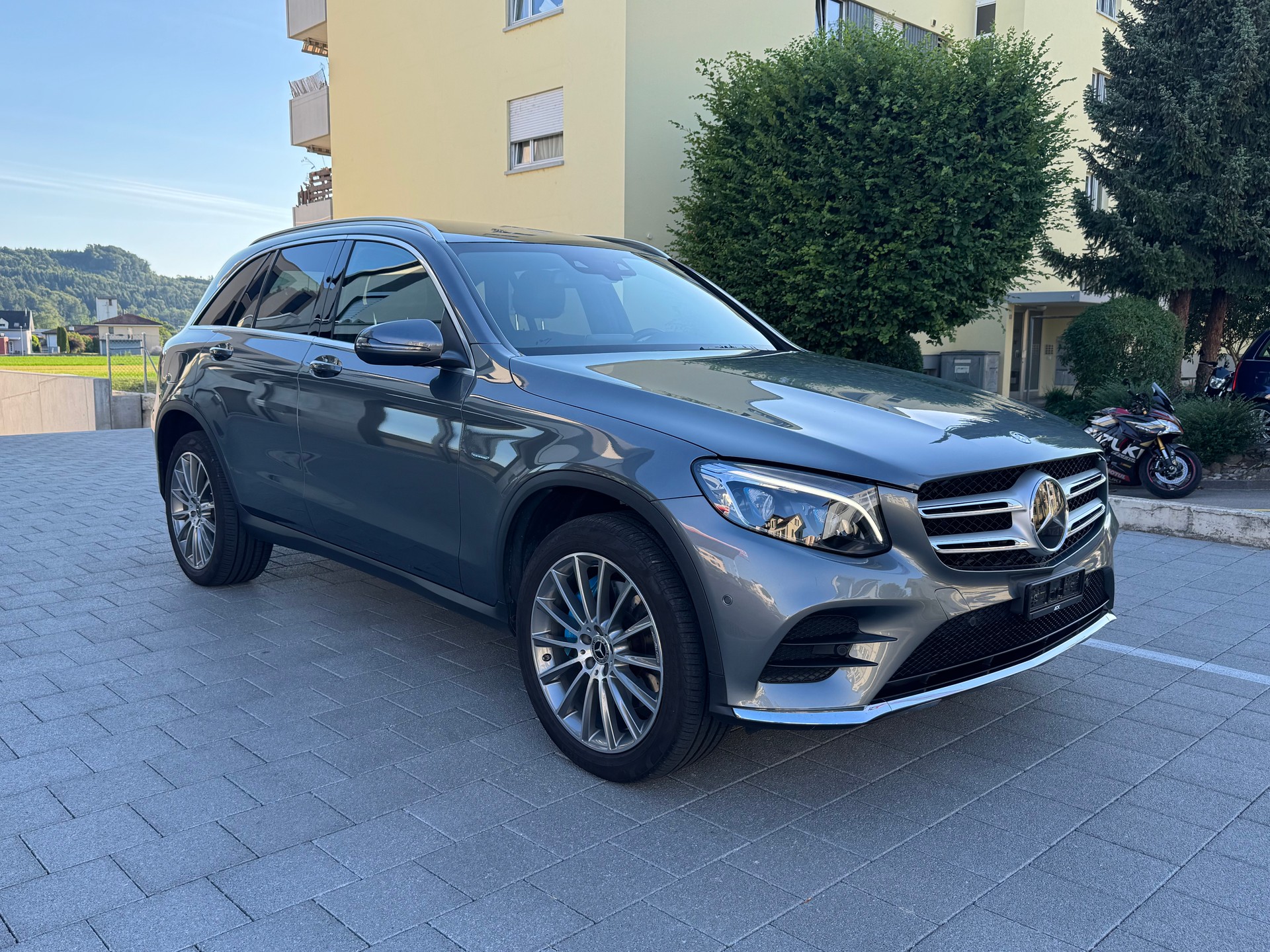 MERCEDES-BENZ GLC 350 e AMG Line 4Matic 7G-Tronic-image-6