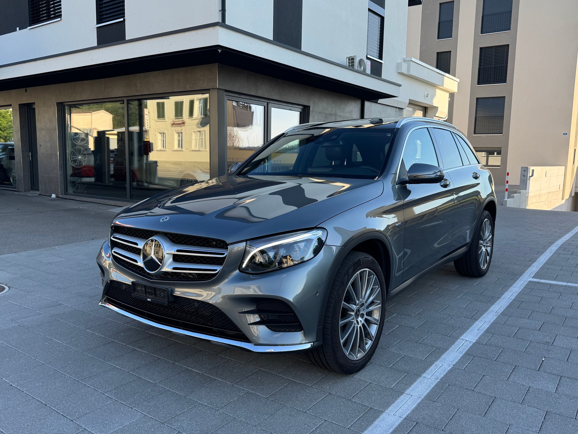 MERCEDES-BENZ GLC 350 e AMG Line 4Matic 7G-Tronic-image-0
