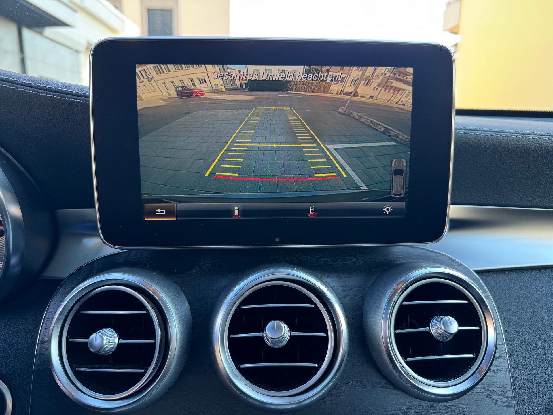 MERCEDES-BENZ GLC 350 e AMG Line 4Matic 7G-Tronic-image-17