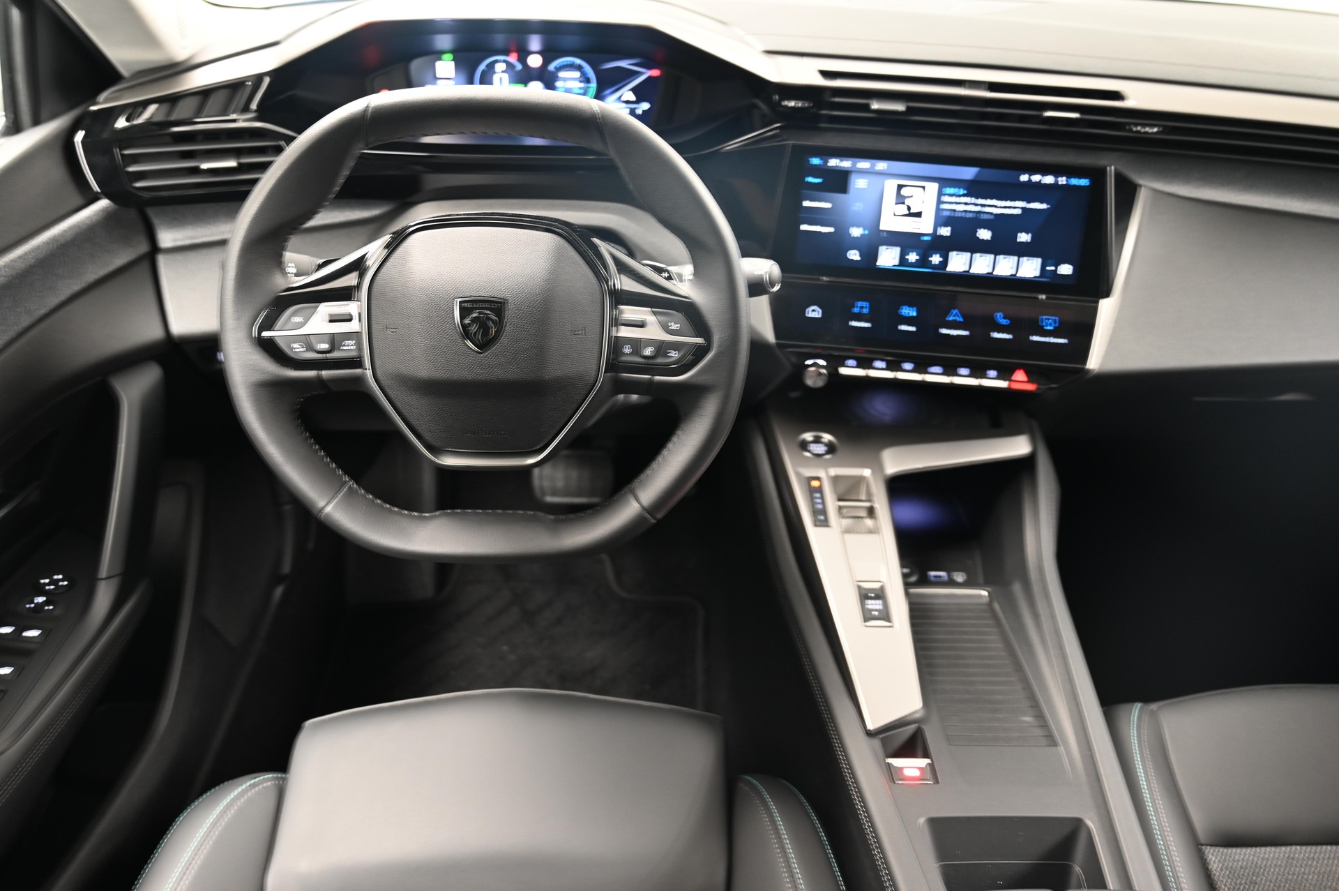 PEUGEOT 308 1.6 PHEV 180 Allure-image-8