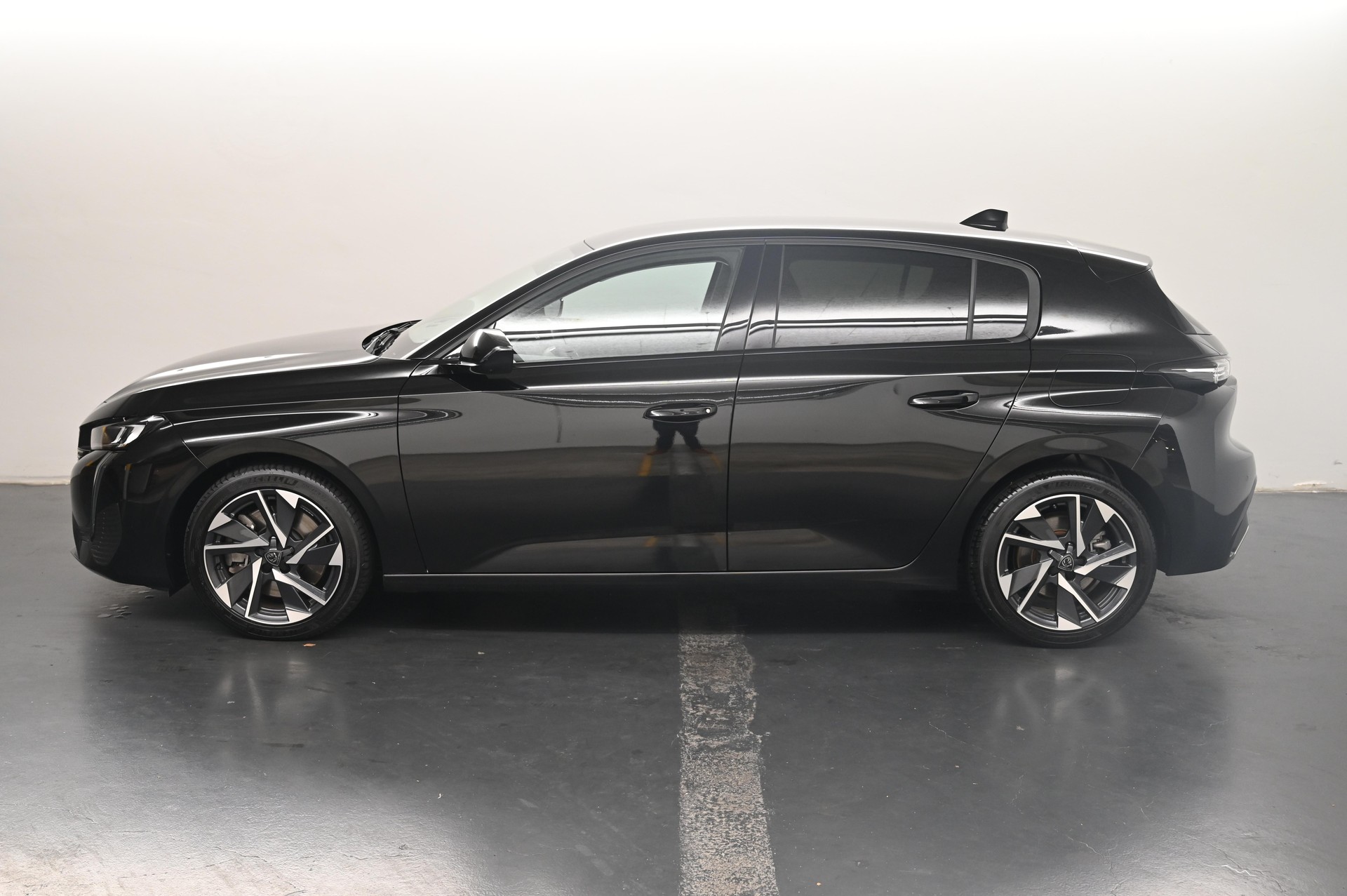 PEUGEOT 308 1.6 PHEV 180 Allure-image-3