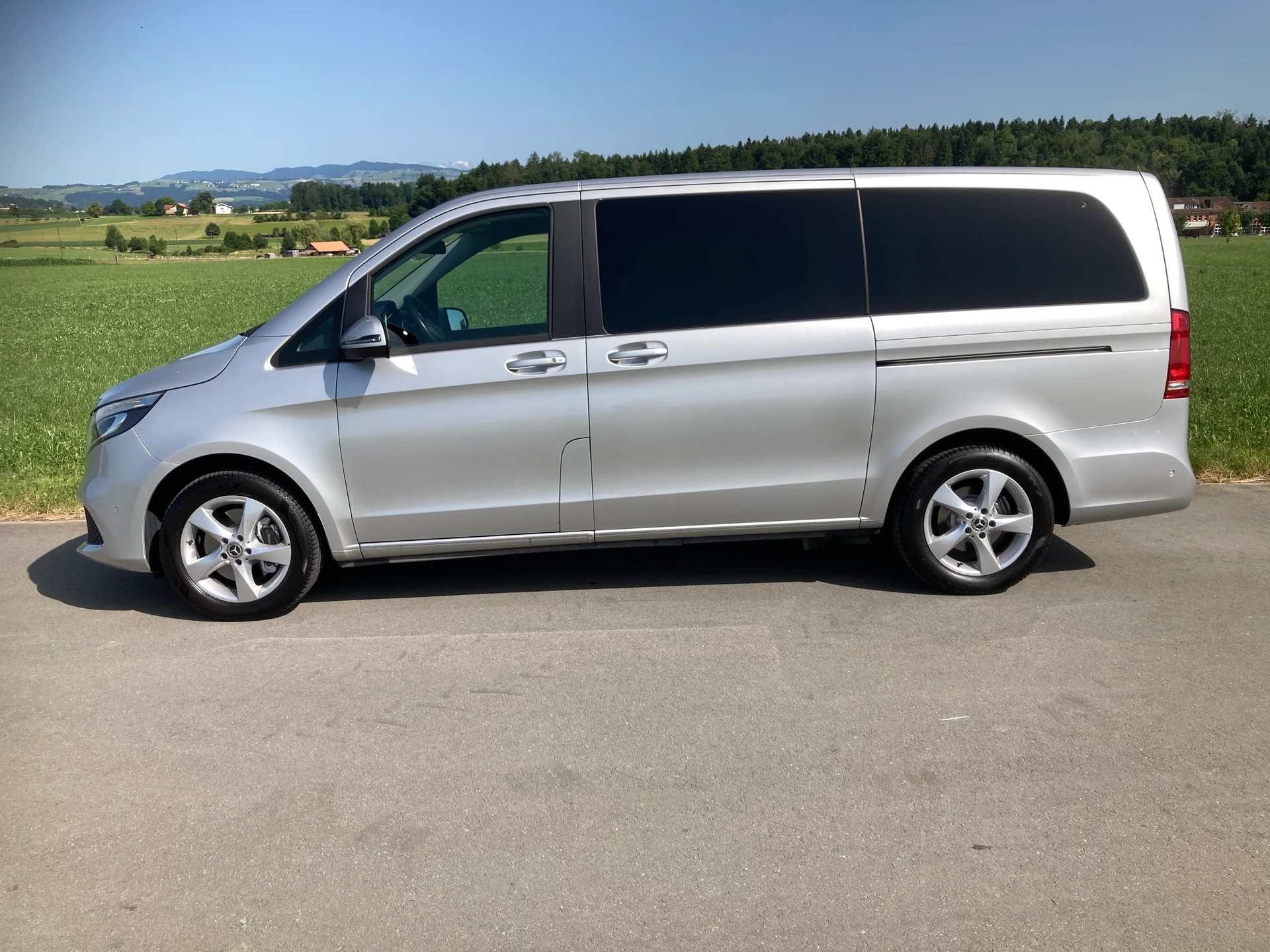 MERCEDES-BENZ V 220 d Trend lang 4Matic 9G-Tronic 7 Sitzer-image-4