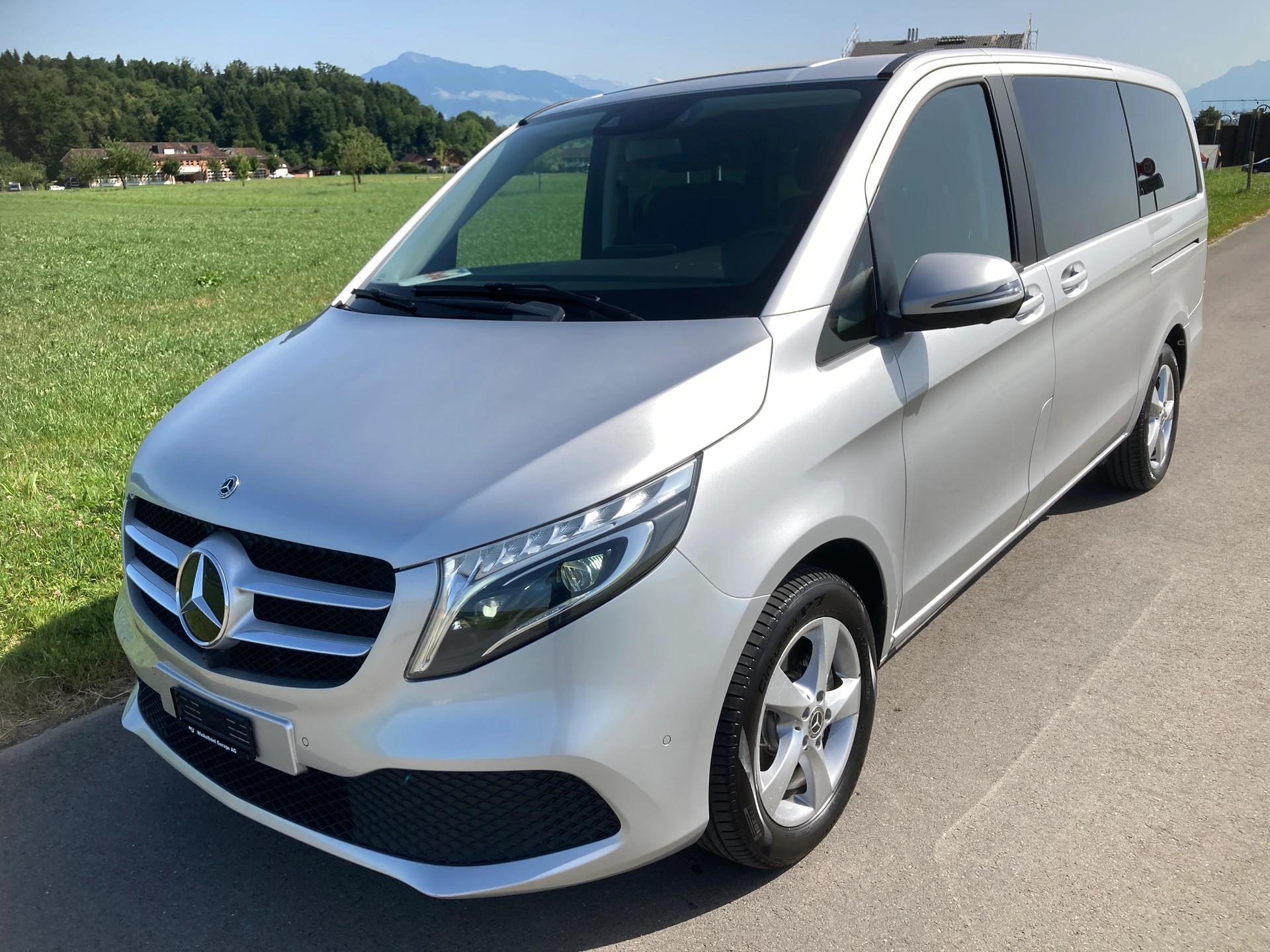 MERCEDES-BENZ V 220 d Trend lang 4Matic 9G-Tronic 7 Sitzer-image-0