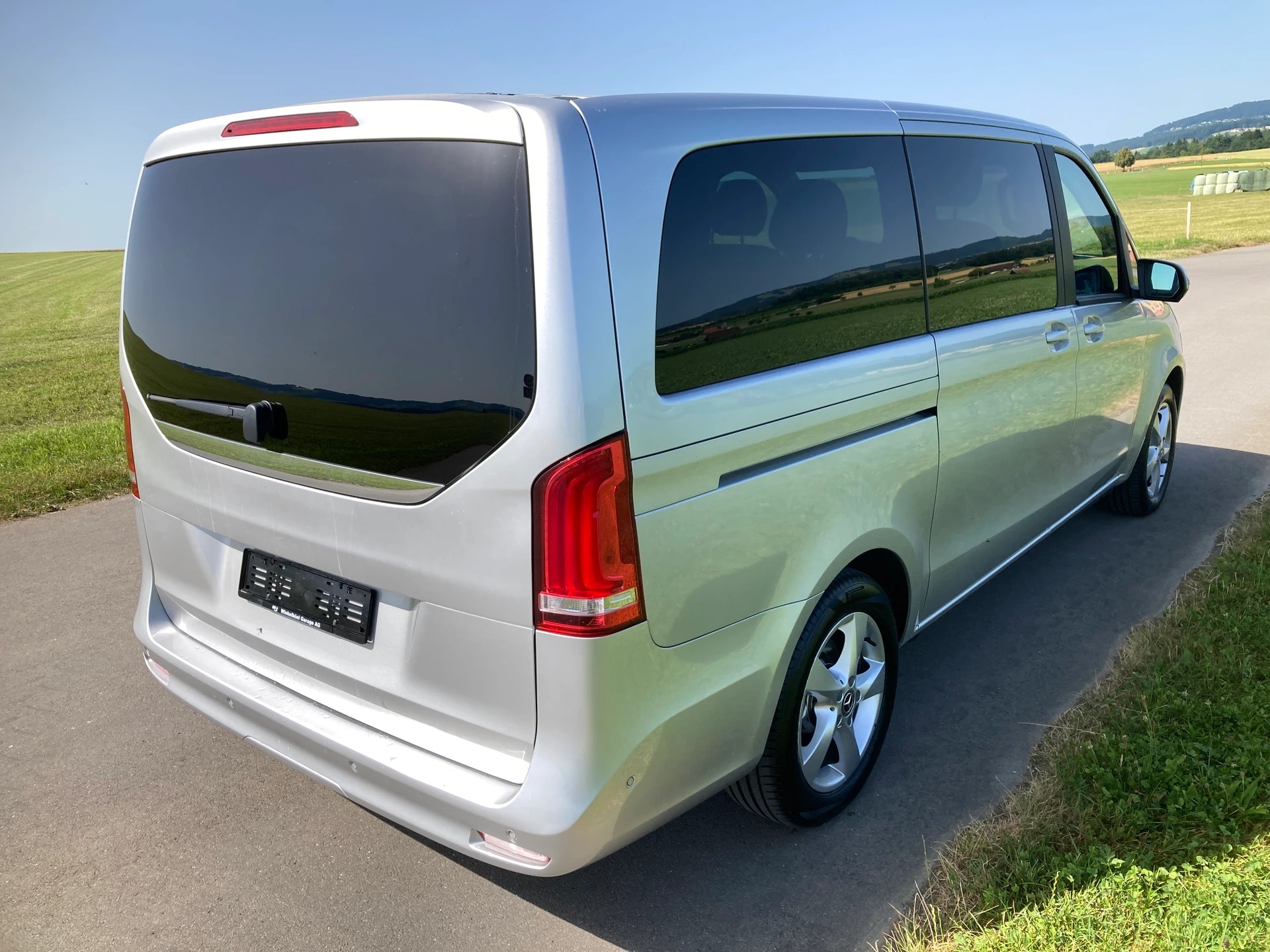 MERCEDES-BENZ V 220 d Trend lang 4Matic 9G-Tronic 7 Sitzer-image-2