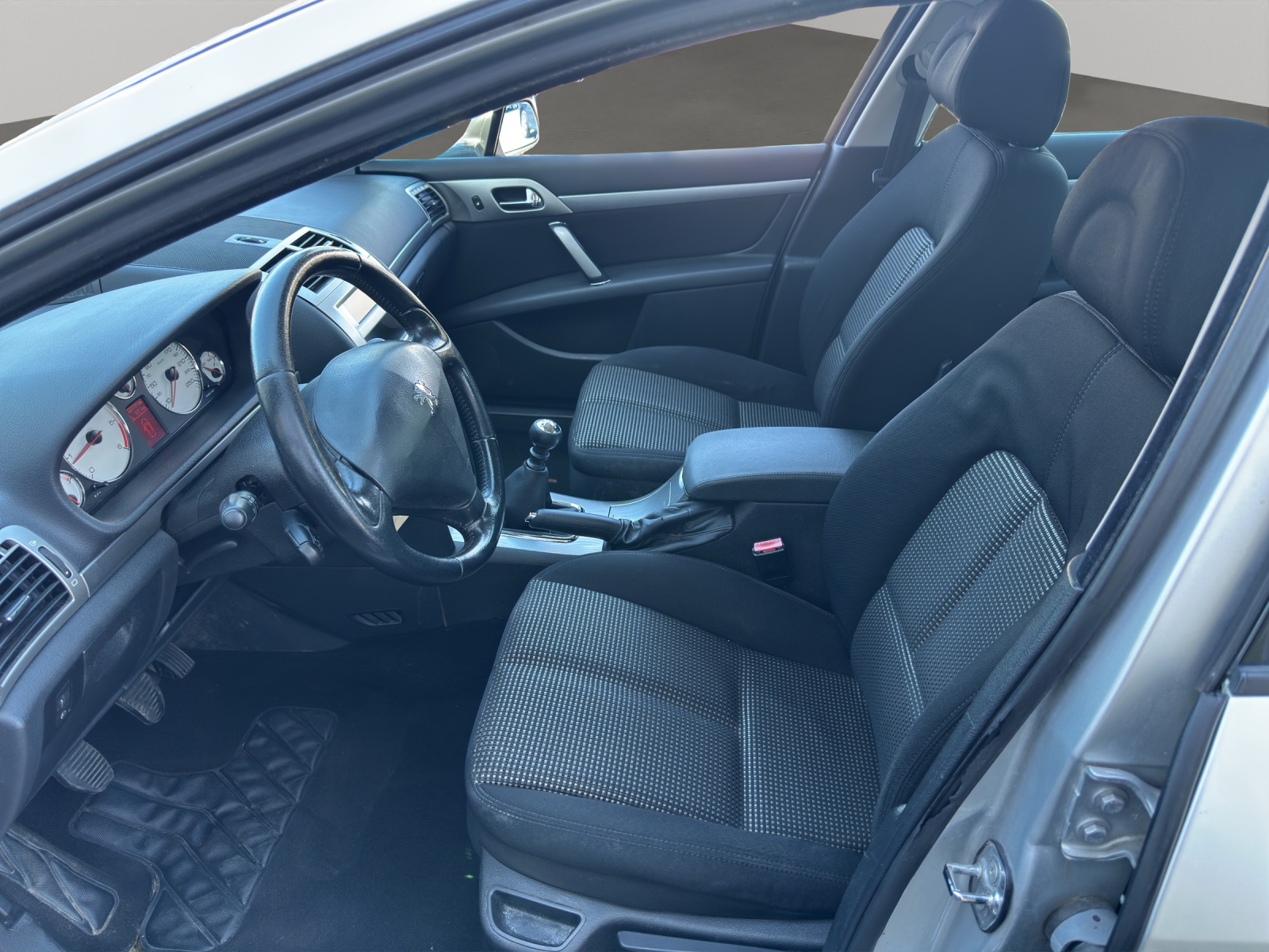 PEUGEOT 407 2.2 HDI Platinium Edition-image-8