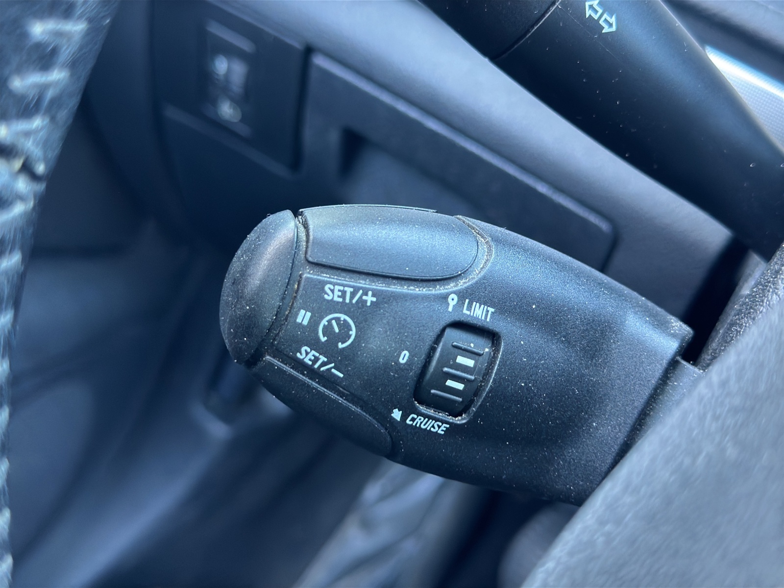 PEUGEOT 407 2.2 HDI Platinium Edition-image-14