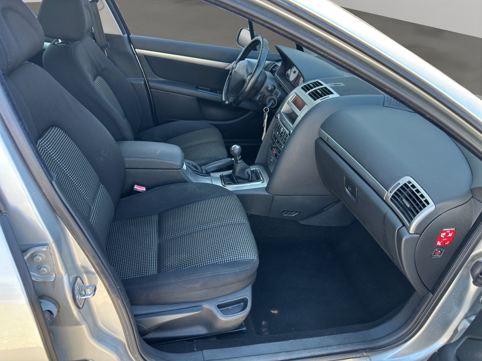 PEUGEOT 407 2.2 HDI Platinium Edition-image-12