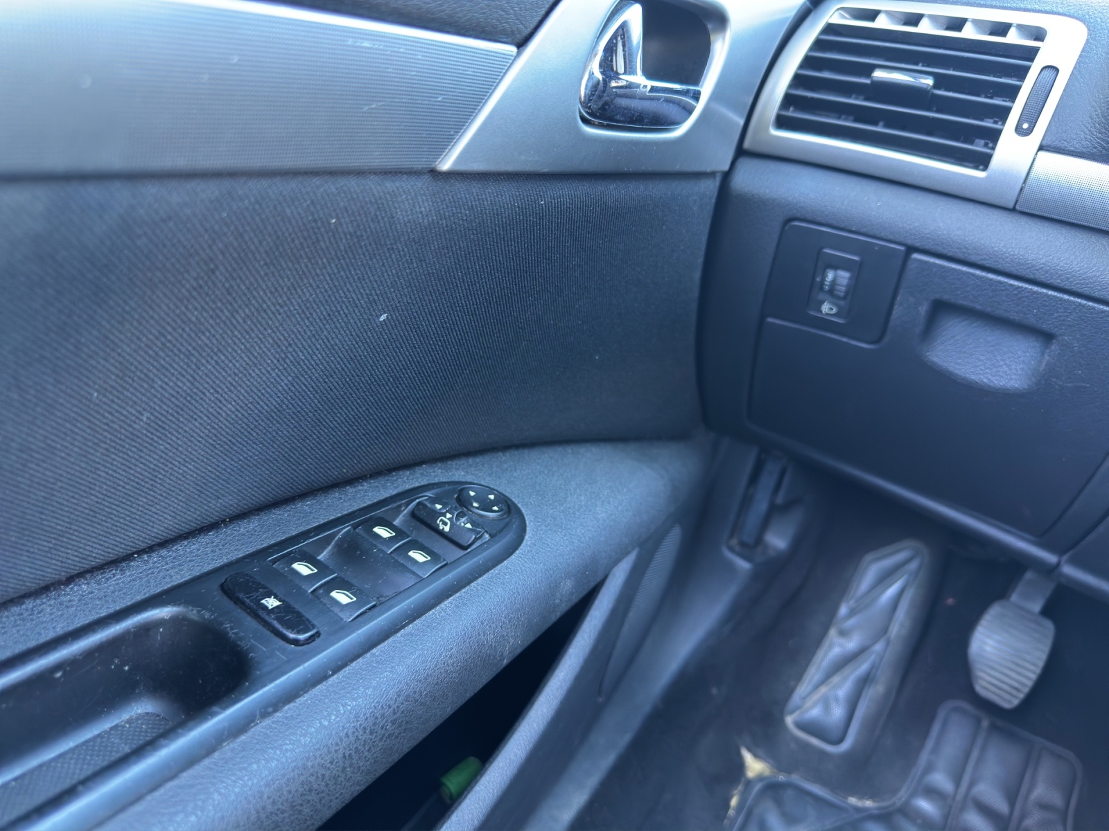 PEUGEOT 407 2.2 HDI Platinium Edition-image-15