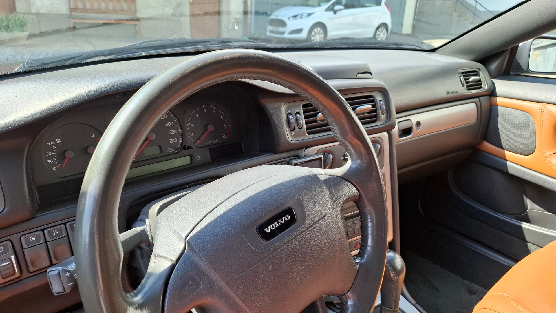 VOLVO C70-image-3